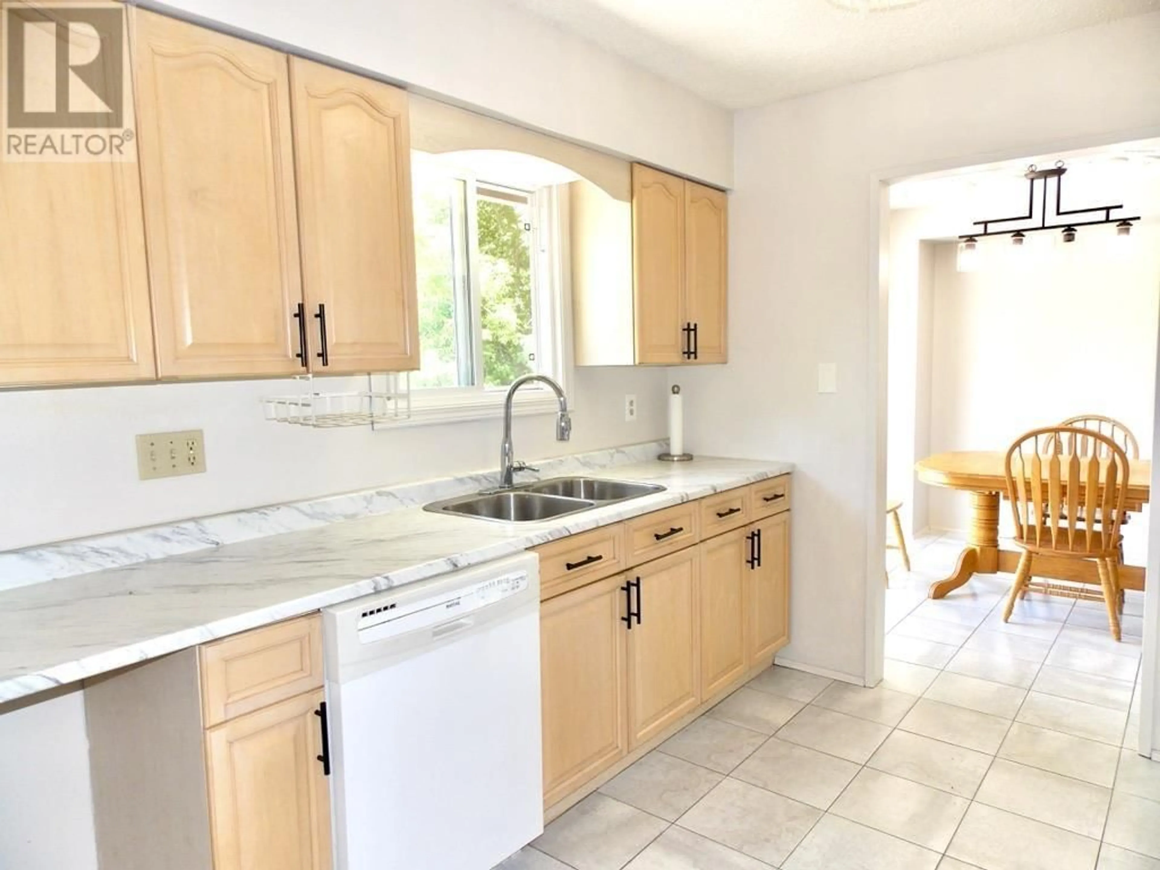 Standard kitchen, ceramic/tile floor for 539 MIDNIGHT DRIVE, Williams Lake British Columbia V2G4E4