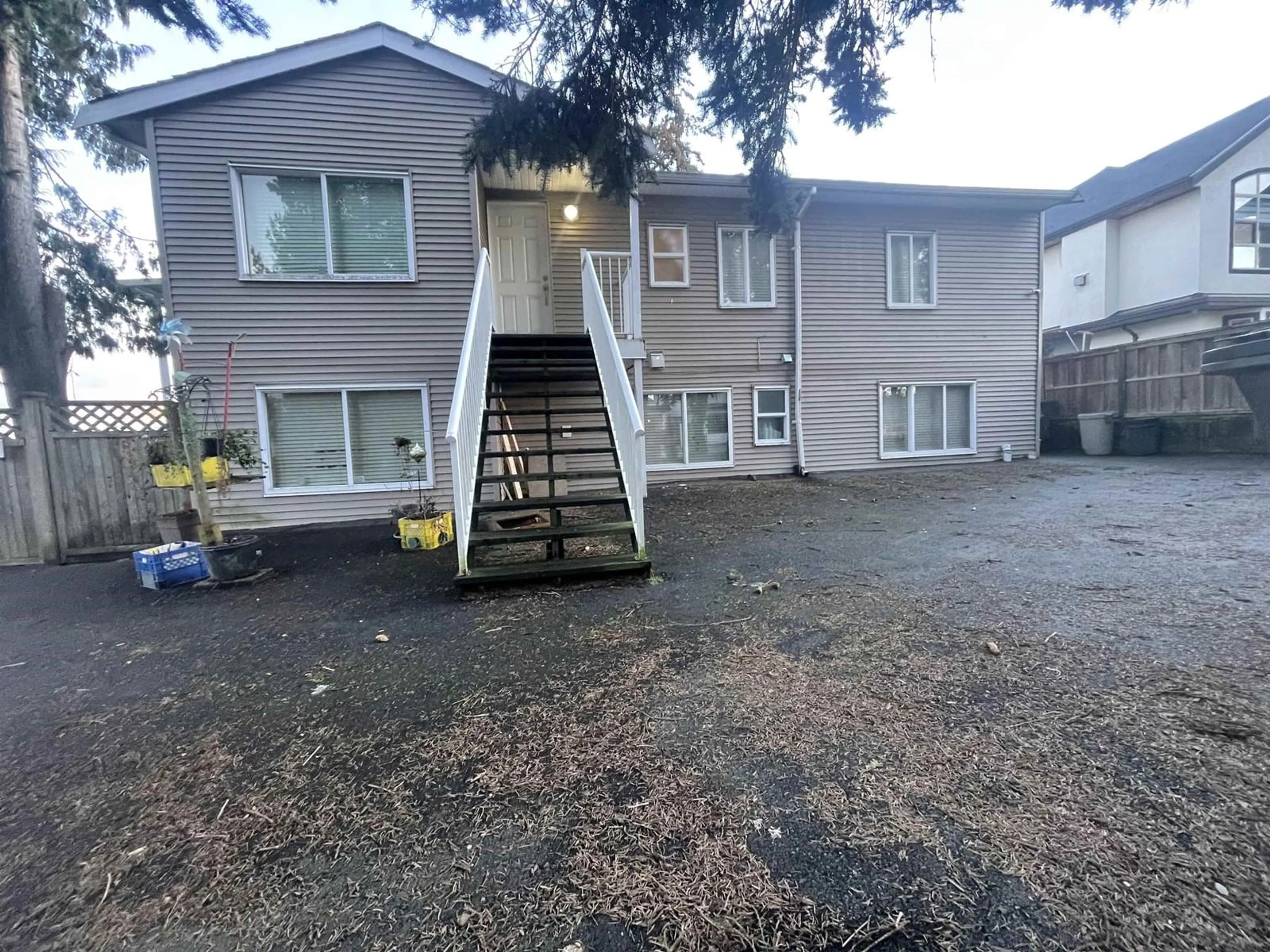 Patio, building for 13538 84, Surrey British Columbia V3W3H2