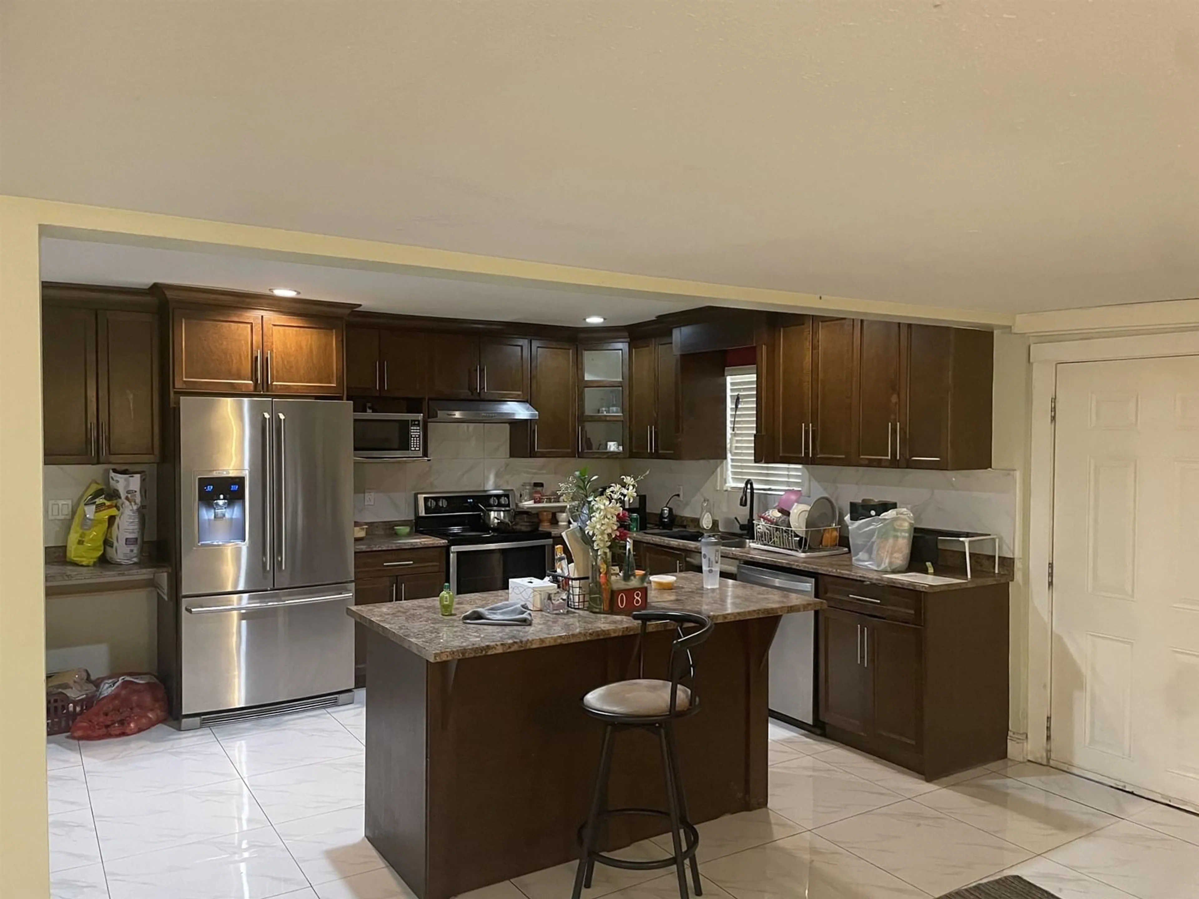Open concept kitchen, ceramic/tile floor for 13538 84, Surrey British Columbia V3W3H2