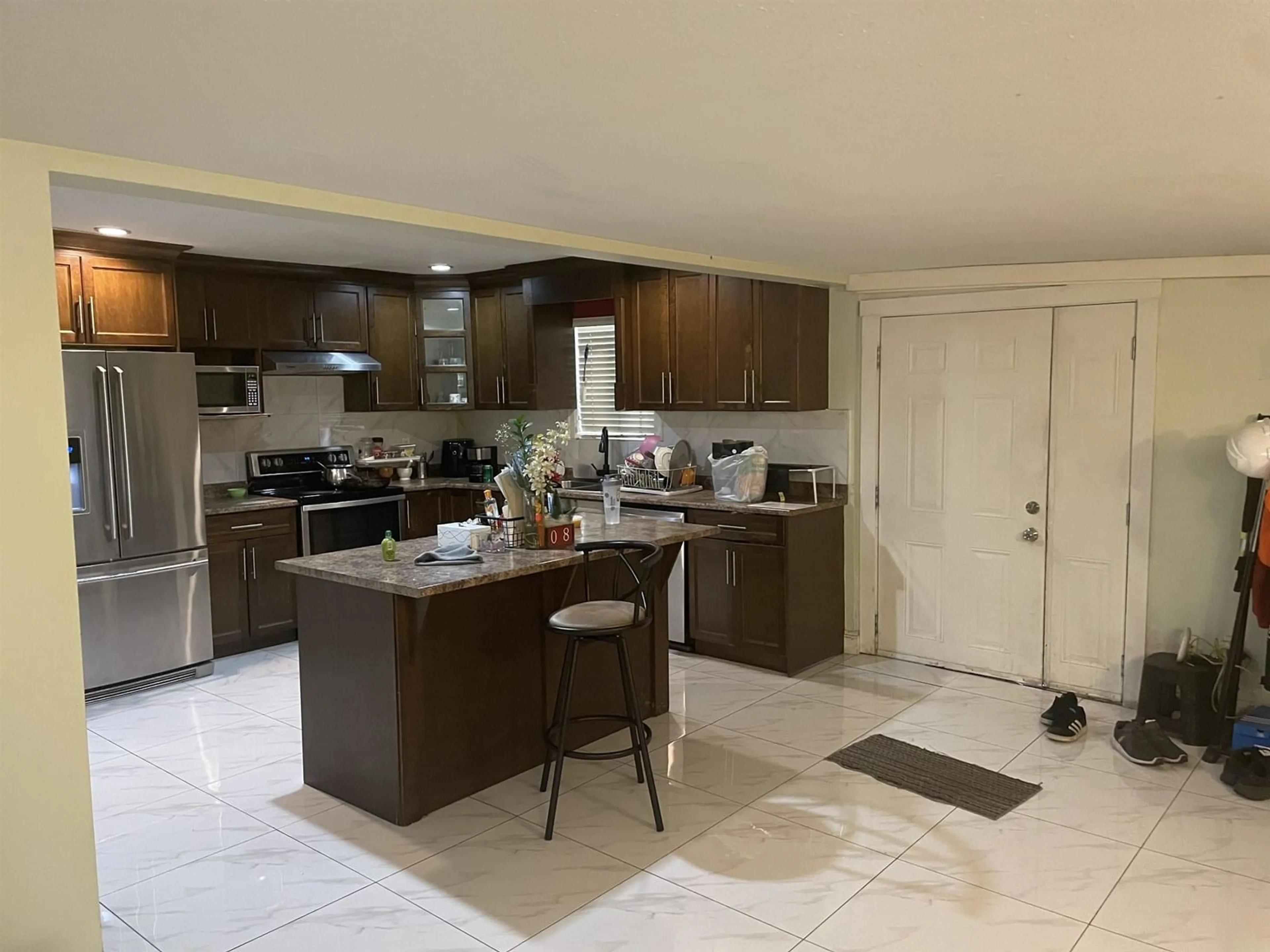 Open concept kitchen, ceramic/tile floor for 13538 84, Surrey British Columbia V3W3H2