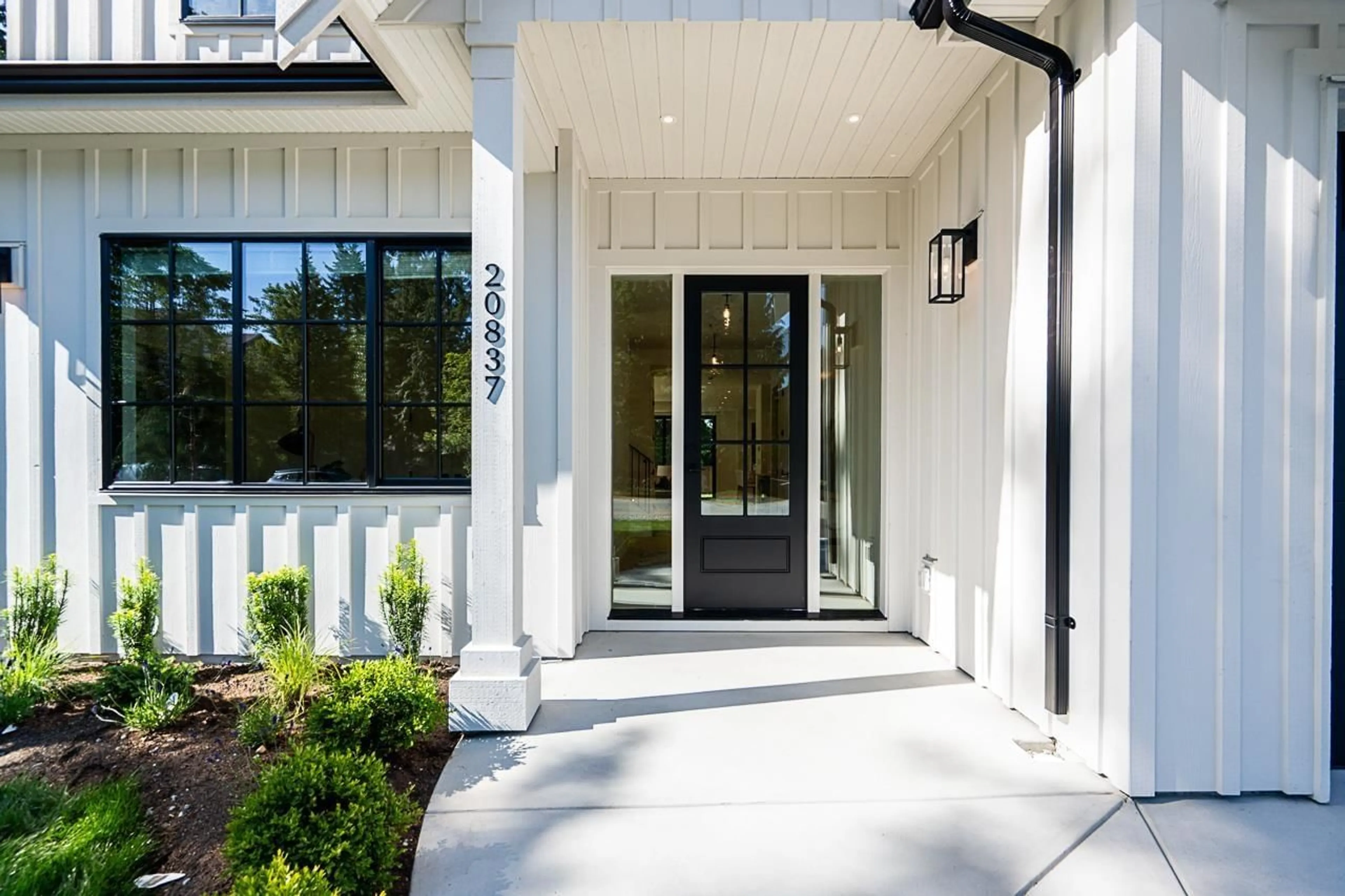 Indoor entryway for 20837 45A, Langley British Columbia V3A3G4