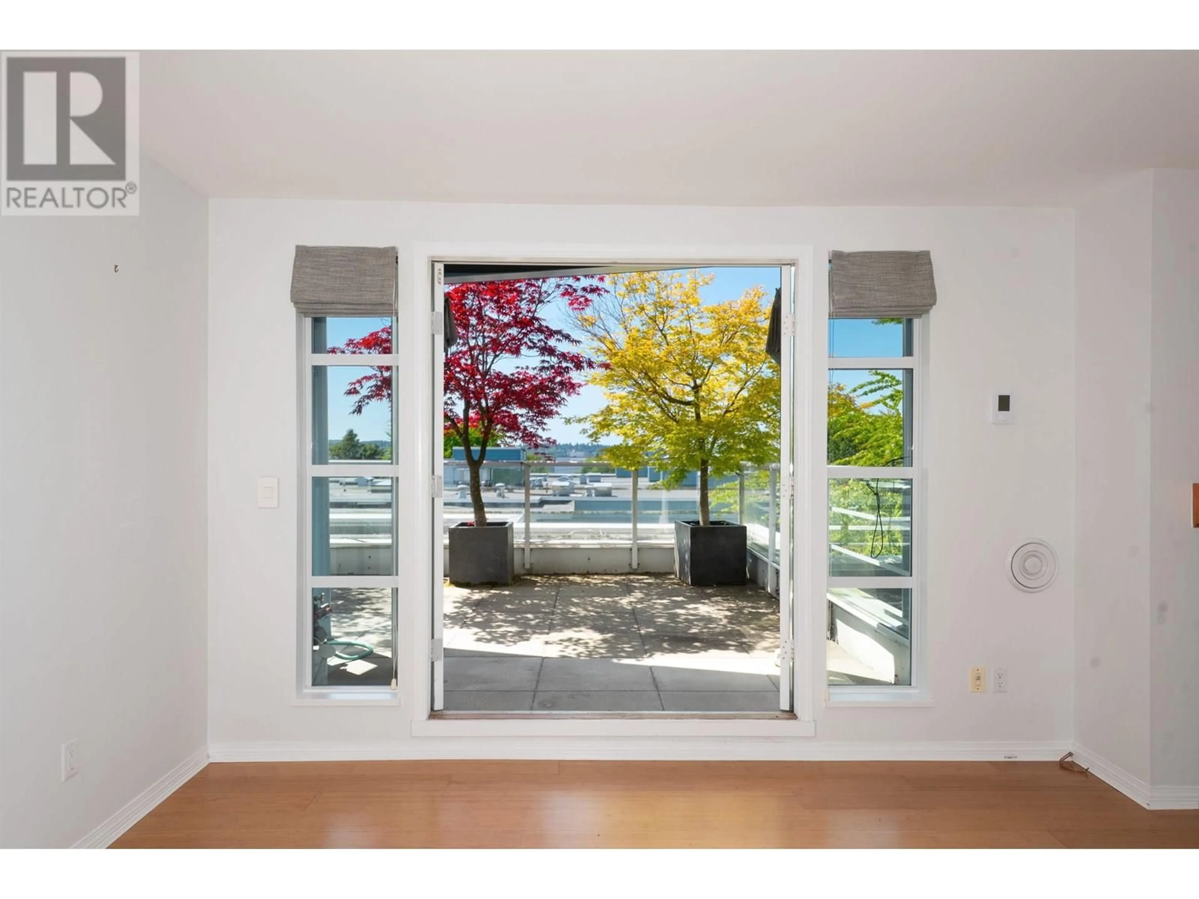 Indoor entryway for 403 - 2555 4TH AVENUE, Vancouver British Columbia V6K1P5