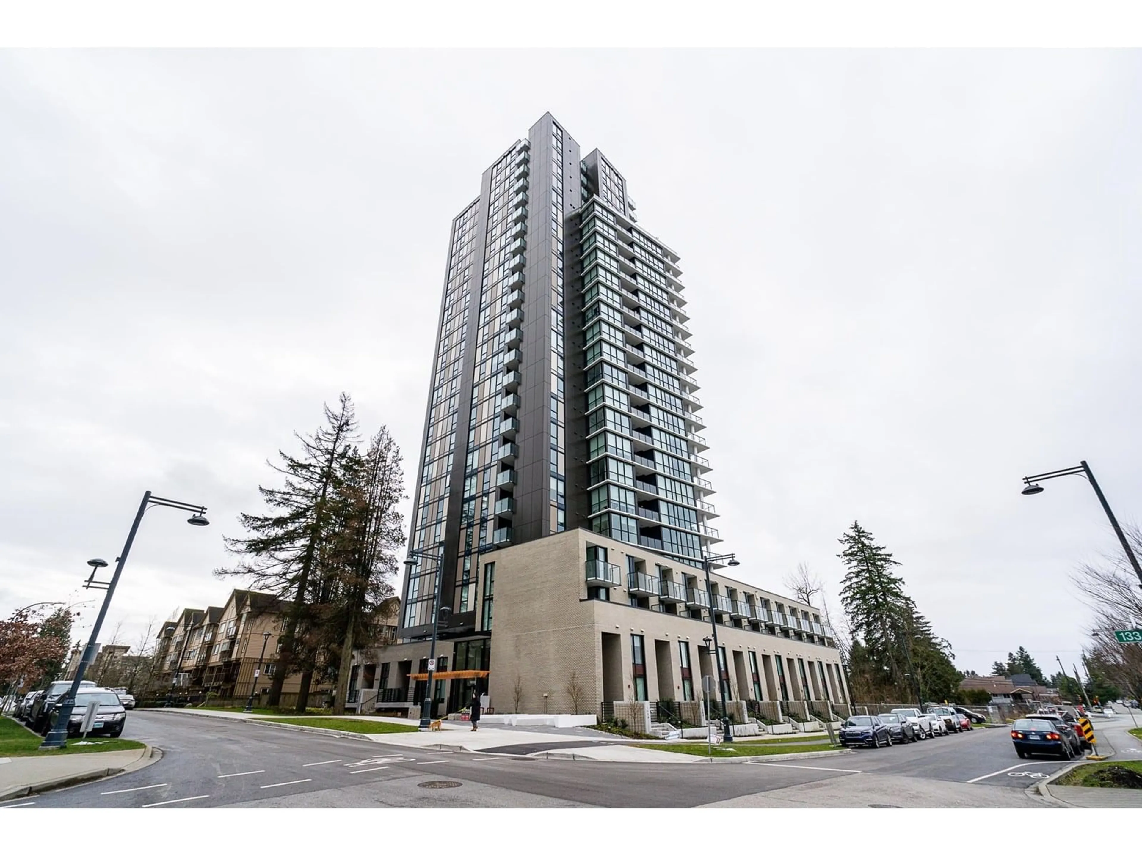 Indoor foyer for 601 - 10333 133, Surrey British Columbia V3T0V1