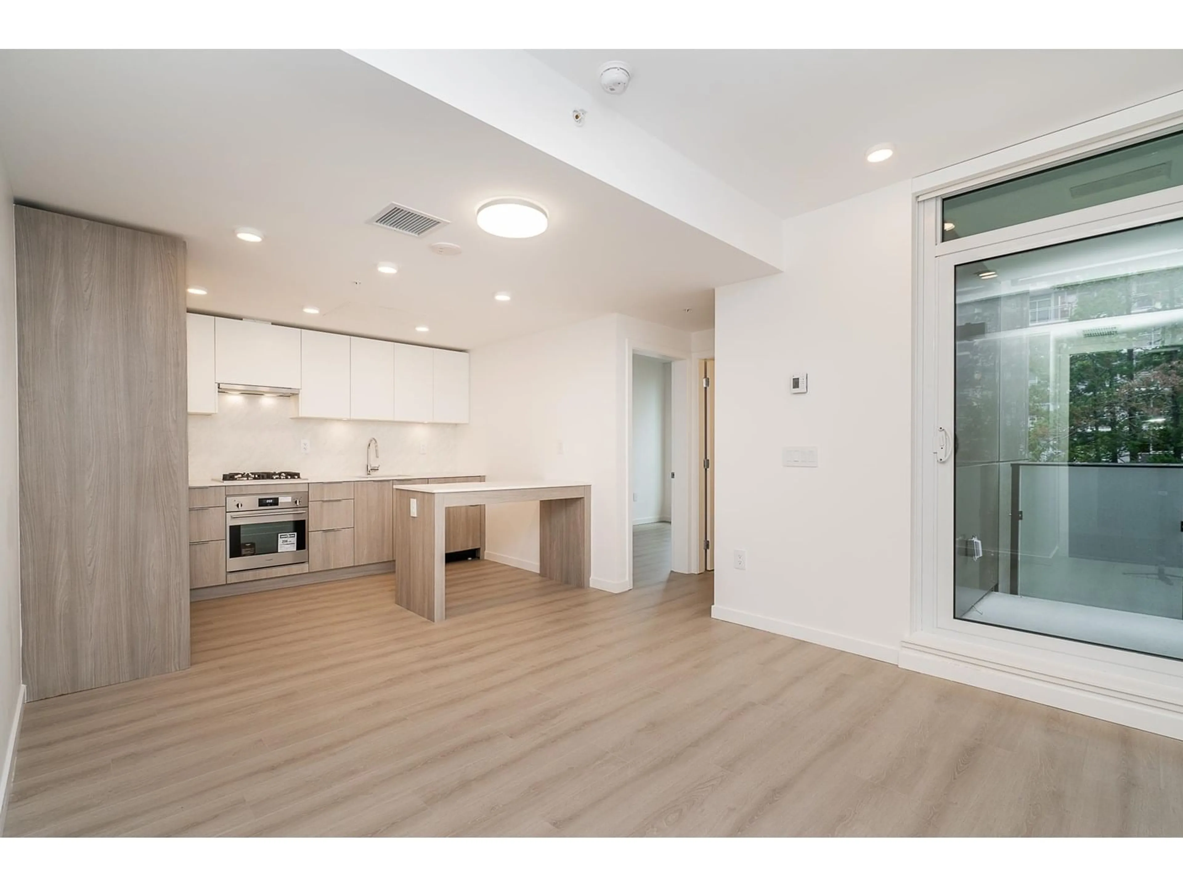 Open concept kitchen, wood/laminate floor for 601 - 10333 133, Surrey British Columbia V3T0V1