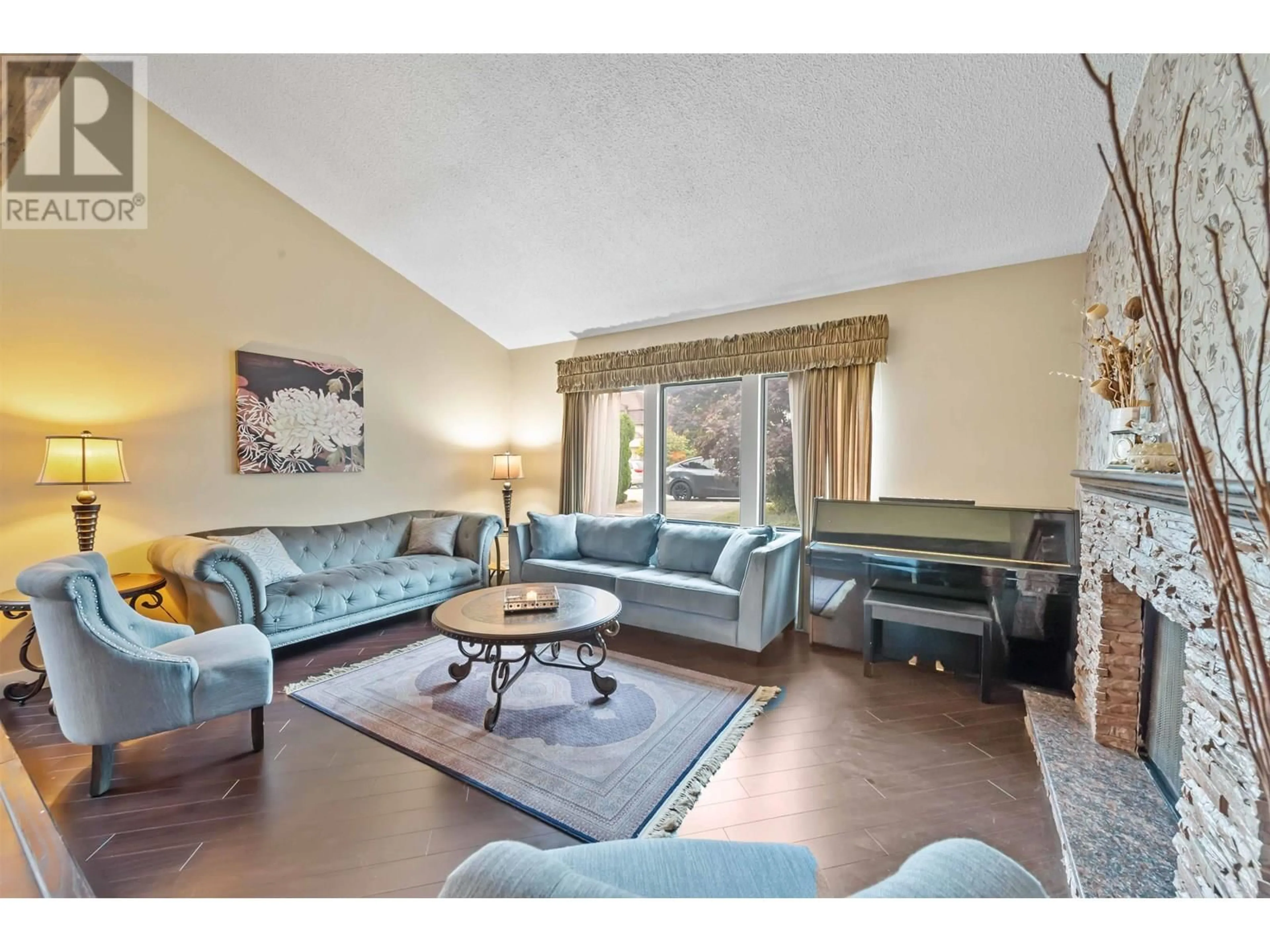 Living room with furniture, unknown for 1319 NESTOR STREET, Coquitlam British Columbia V3E1V5