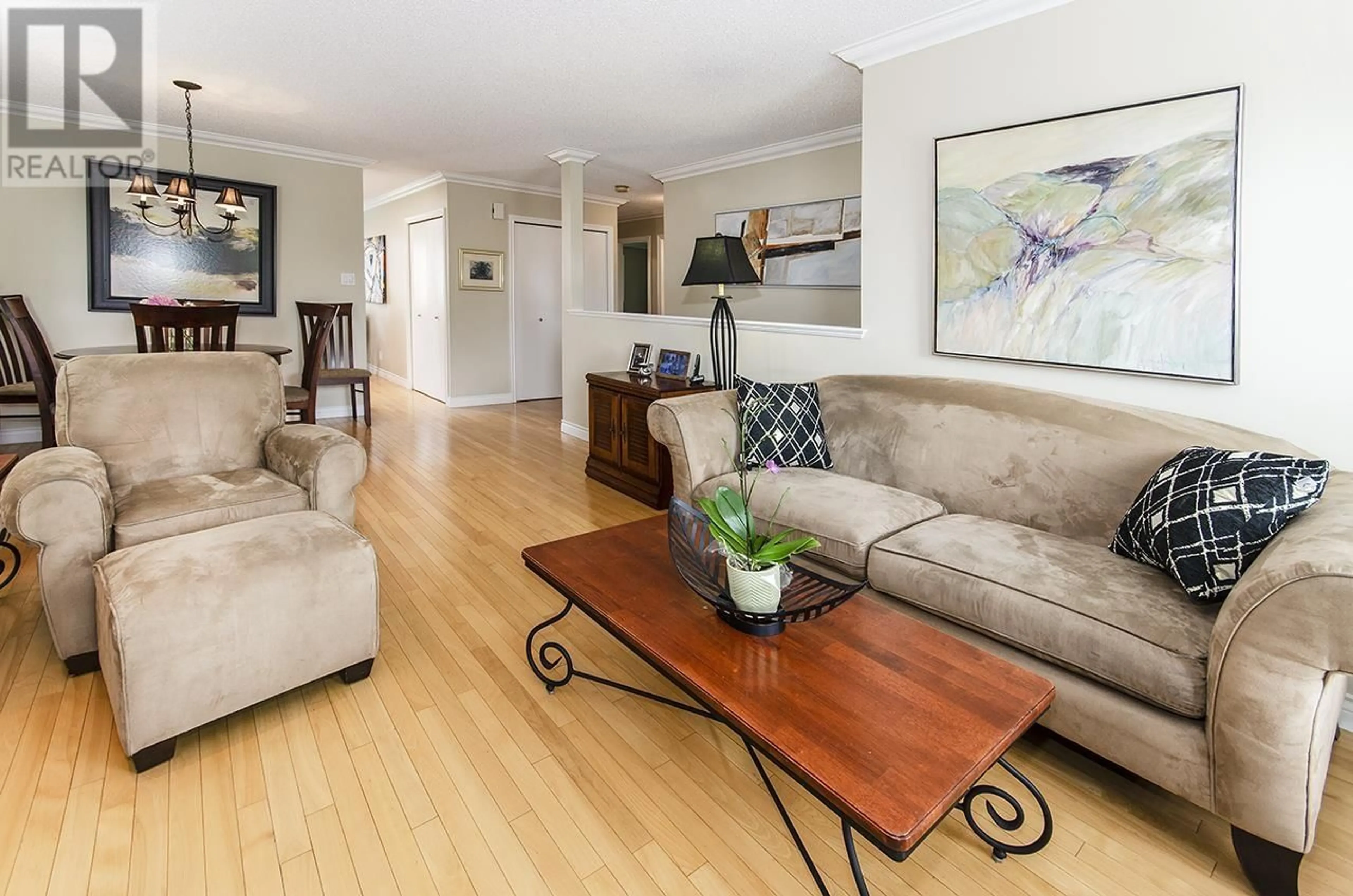 Living room with furniture, wood/laminate floor for 3370 GARIBALDI STREET, North Vancouver British Columbia V7H2S4