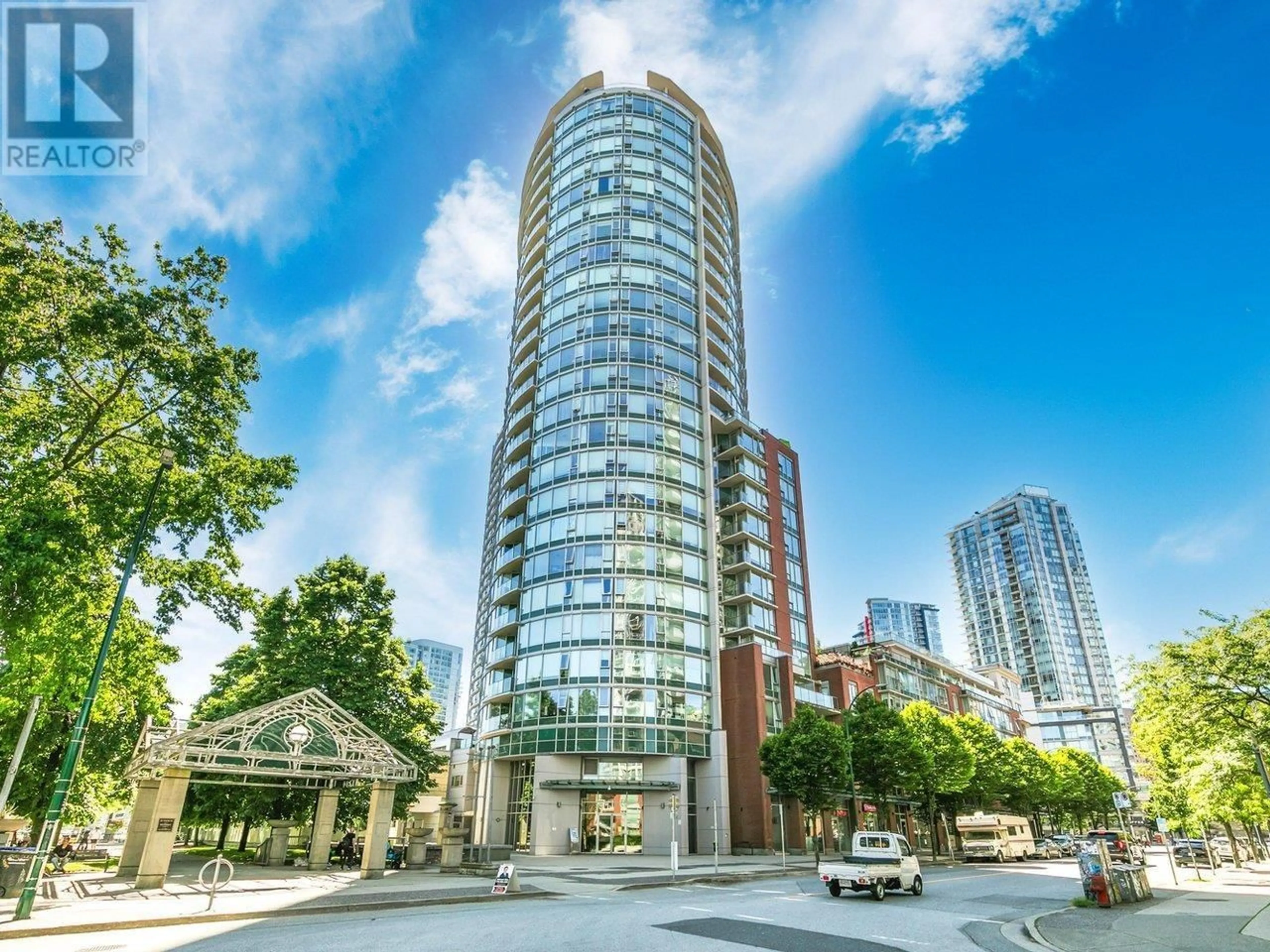 Indoor foyer for 1002 - 58 KEEFER PLACE, Vancouver British Columbia V6B0B8