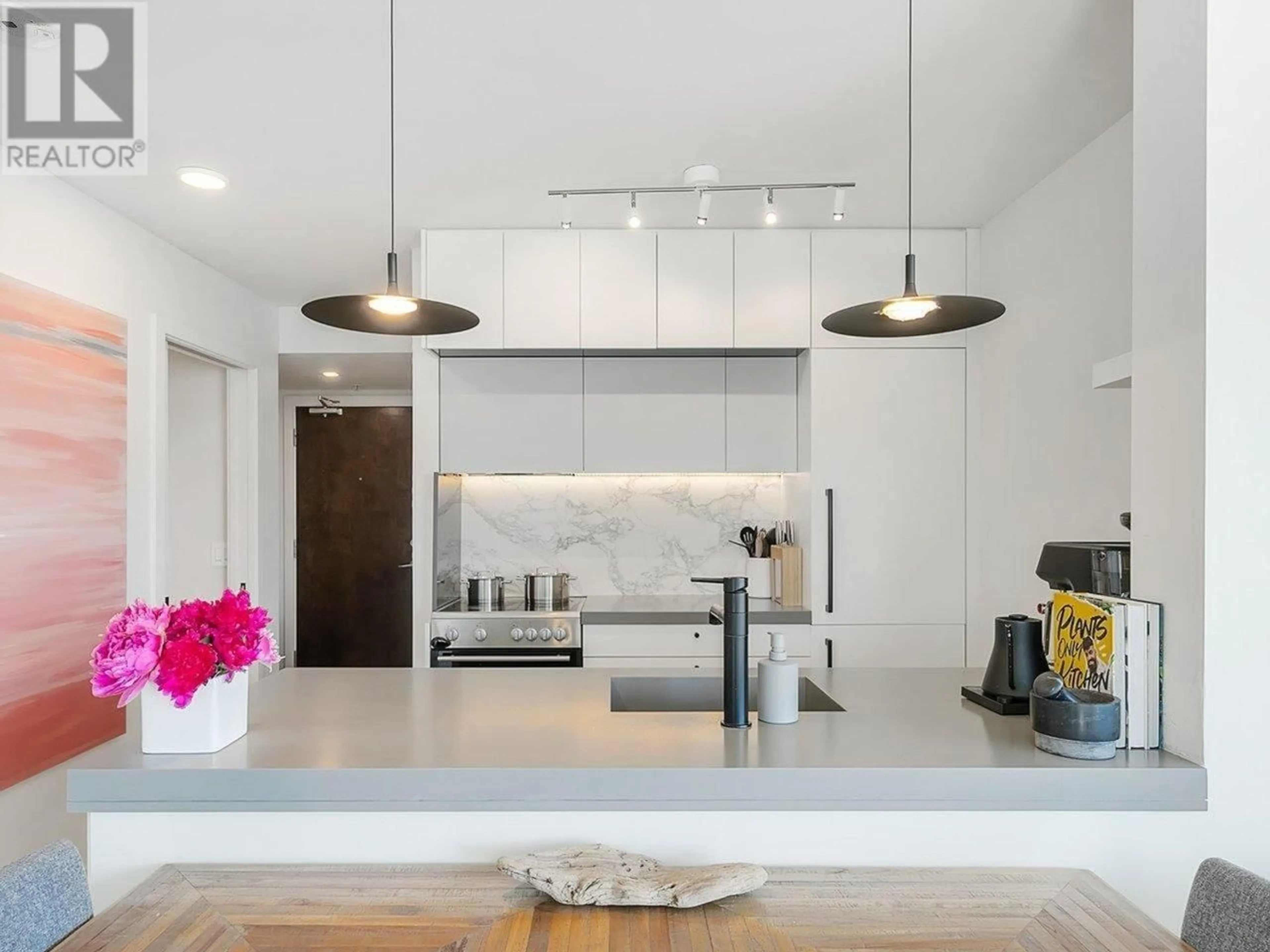 Contemporary kitchen, unknown for 1002 - 58 KEEFER PLACE, Vancouver British Columbia V6B0B8