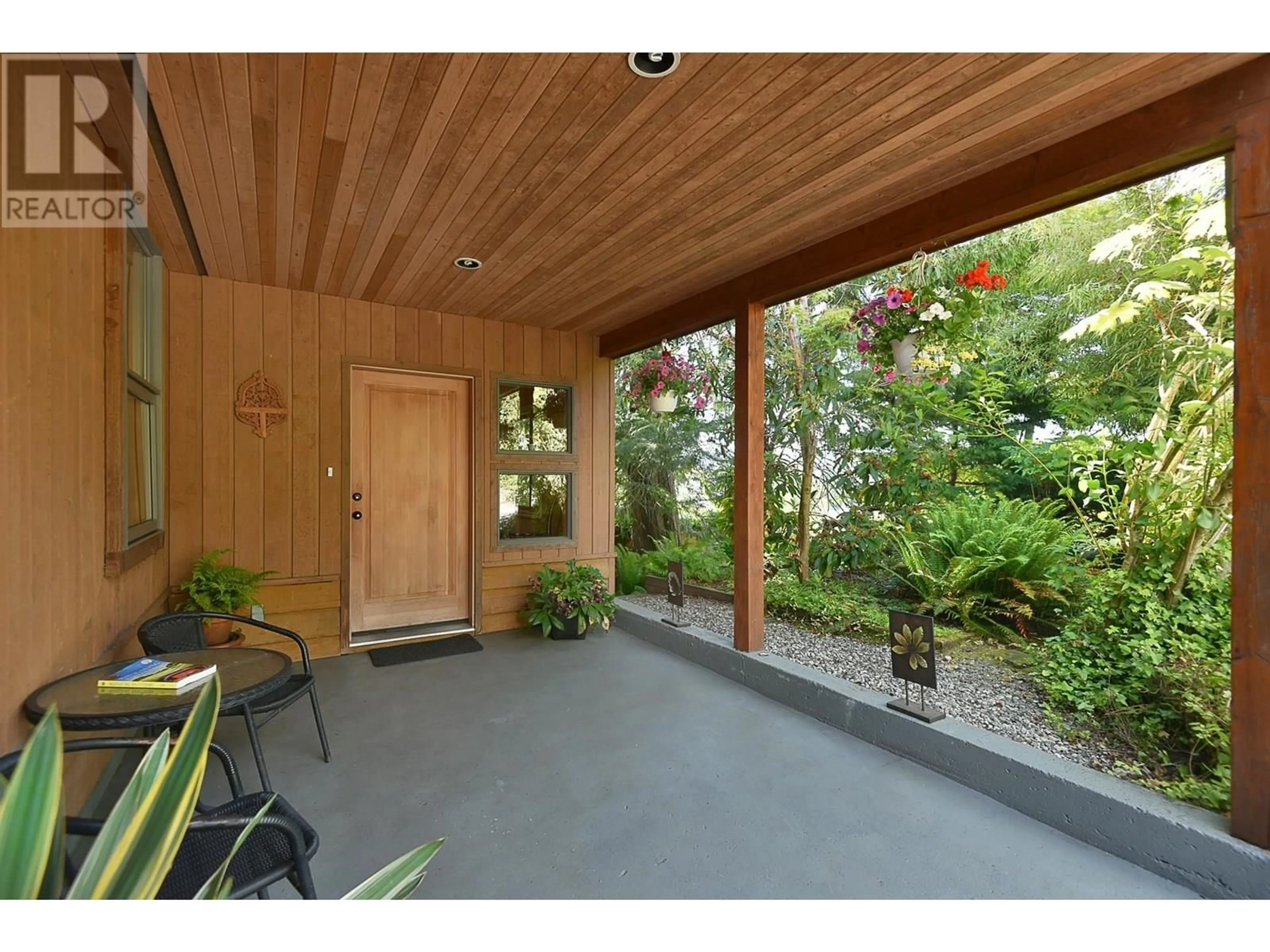 Indoor entryway for 5345 SELMA PARK ROAD, Sechelt British Columbia V7Z0G7