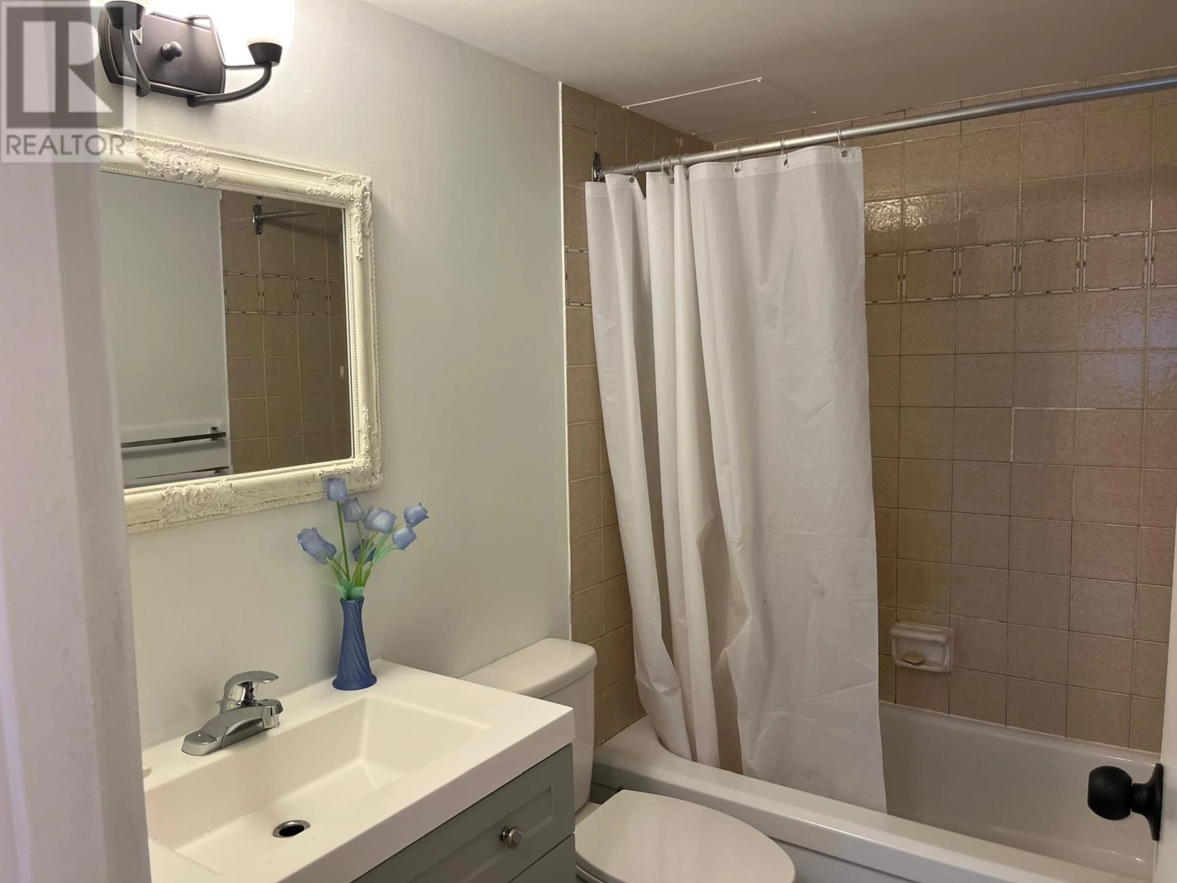 Standard bathroom, unknown for 145 - 7293 MOFFATT ROAD, Richmond British Columbia V6Y1X9