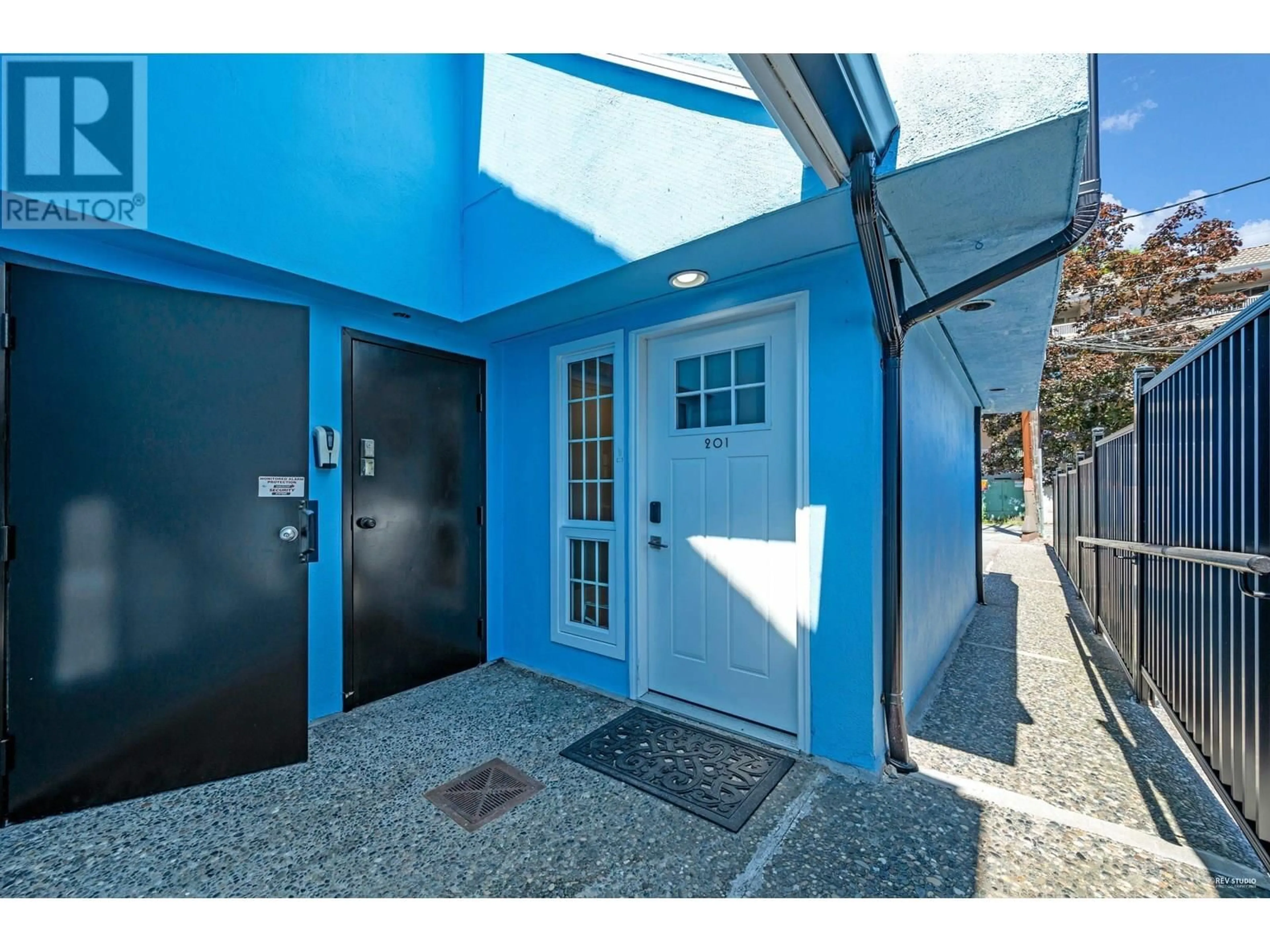 Indoor entryway for 201 - 3641 W 29TH AVENUE, Vancouver British Columbia V6S1T5