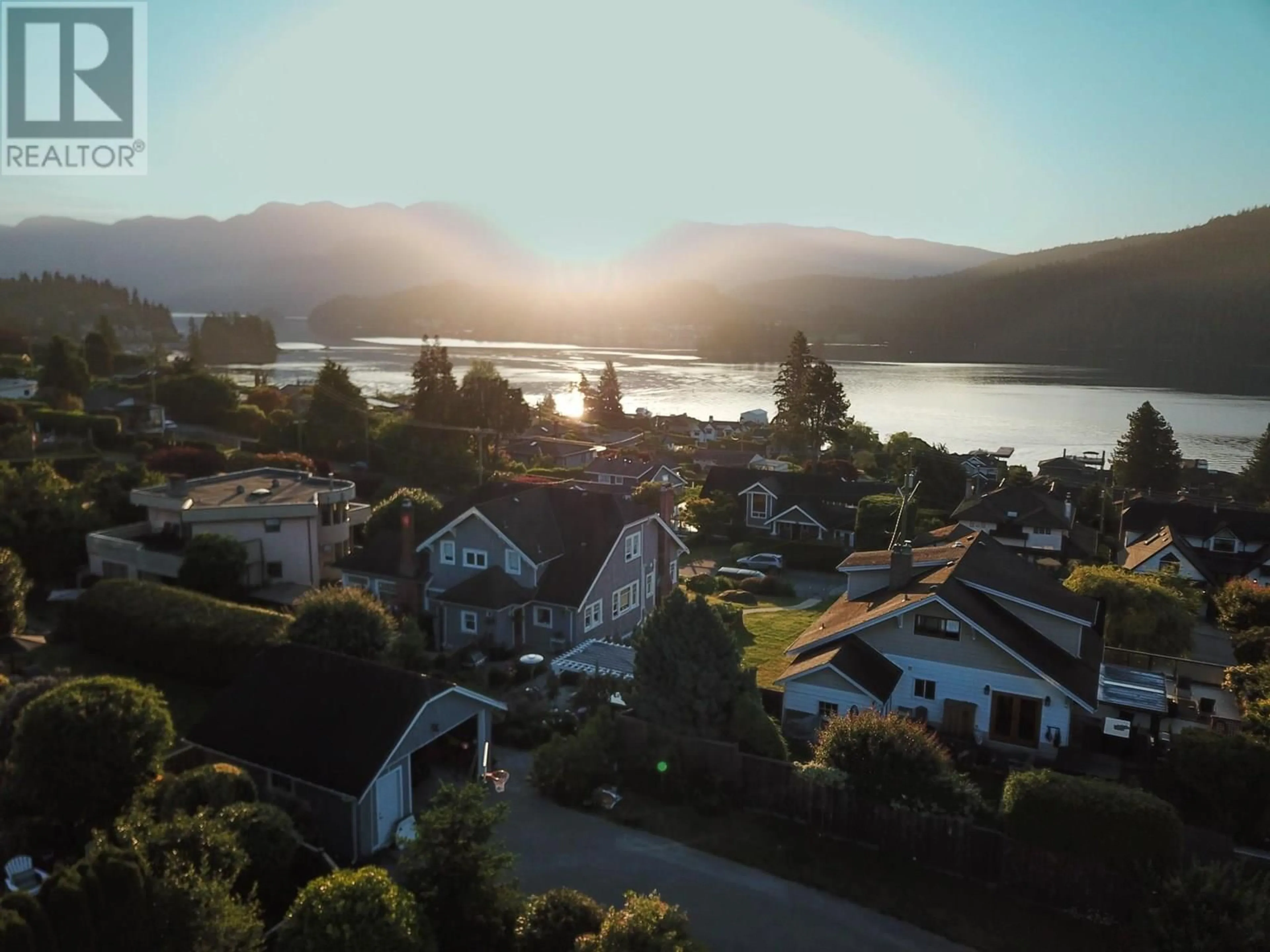 A pic from outside/outdoor area/front of a property/back of a property/a pic from drone, water/lake/river/ocean view for 542 DOLLARTON HIGHWAY, North Vancouver British Columbia V7G1N2