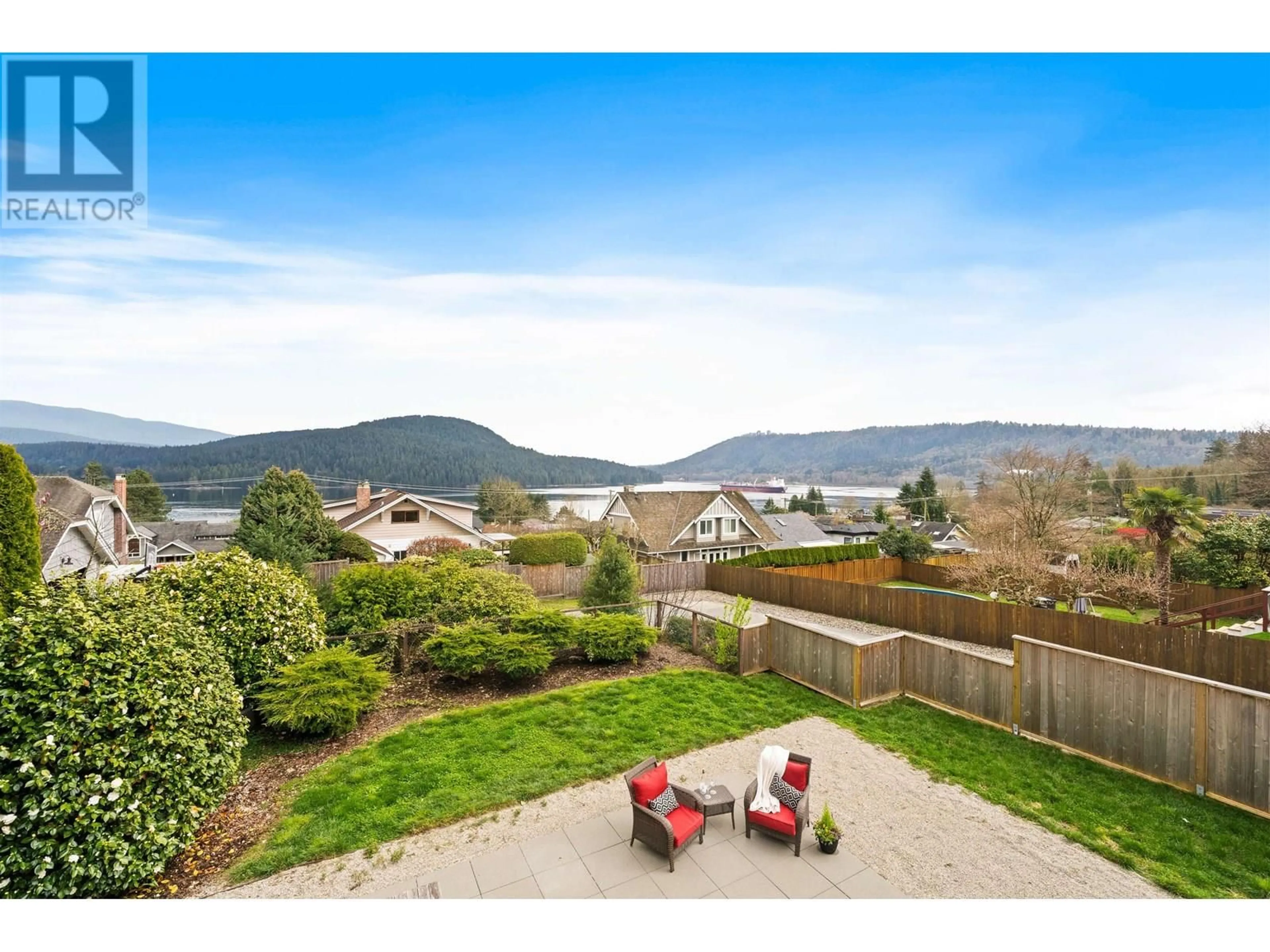A pic from outside/outdoor area/front of a property/back of a property/a pic from drone, water/lake/river/ocean view for 542 DOLLARTON HIGHWAY, North Vancouver British Columbia V7G1N2