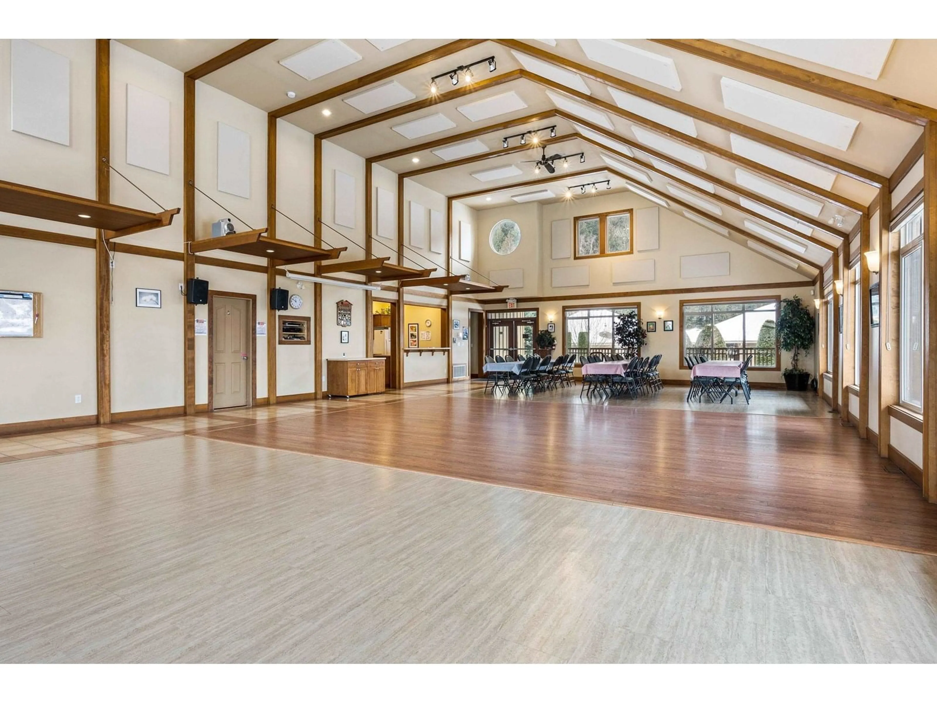 Indoor foyer for 153 - 46000 THOMAS ROAD, Chilliwack British Columbia V2R5W6
