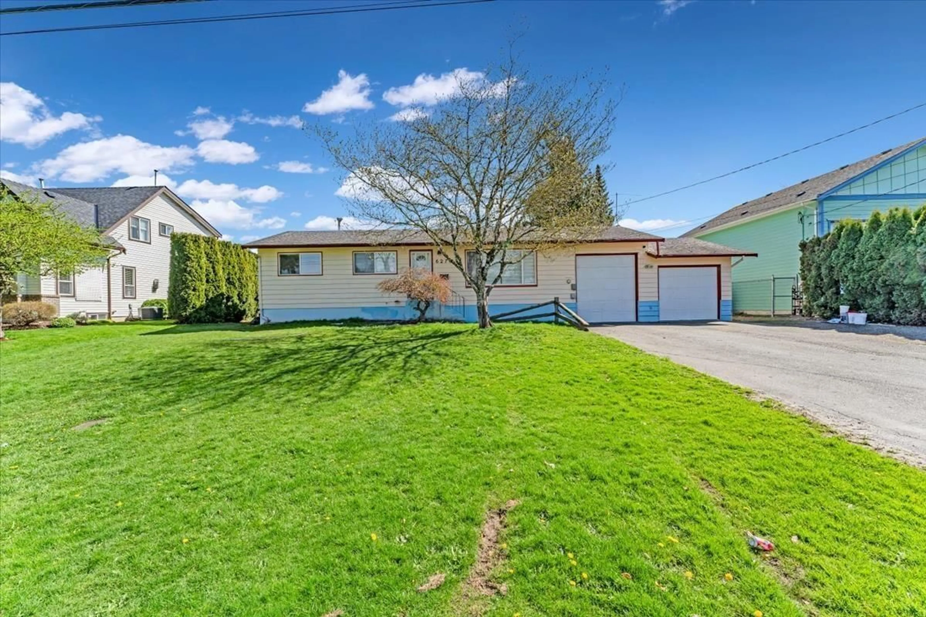 A pic from outside/outdoor area/front of a property/back of a property/a pic from drone, street for 6270 EDSON DRIVE, Chilliwack British Columbia V2R4C2