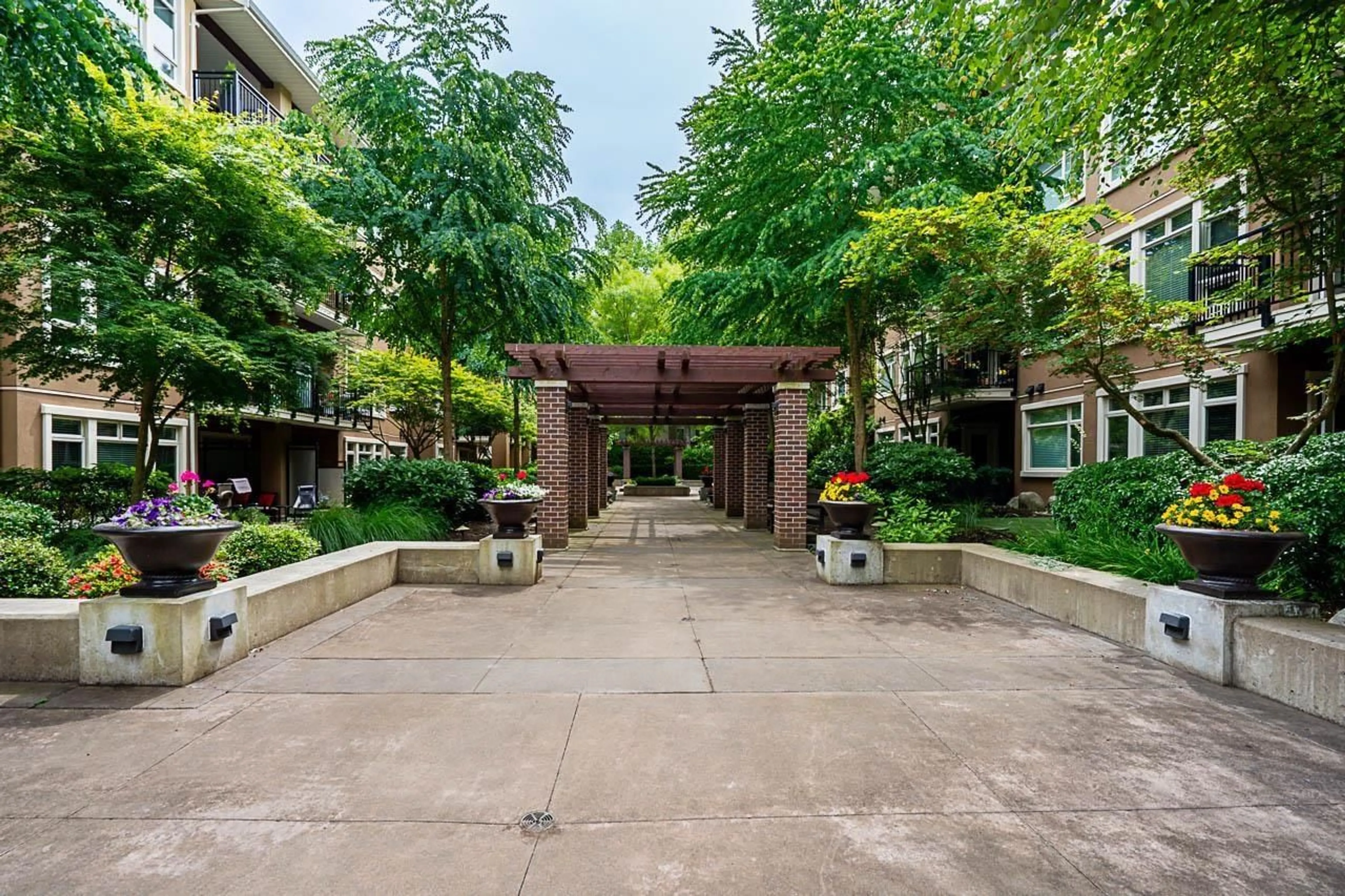 Patio, street for 309 - 1975 154, Surrey British Columbia V4A4S2