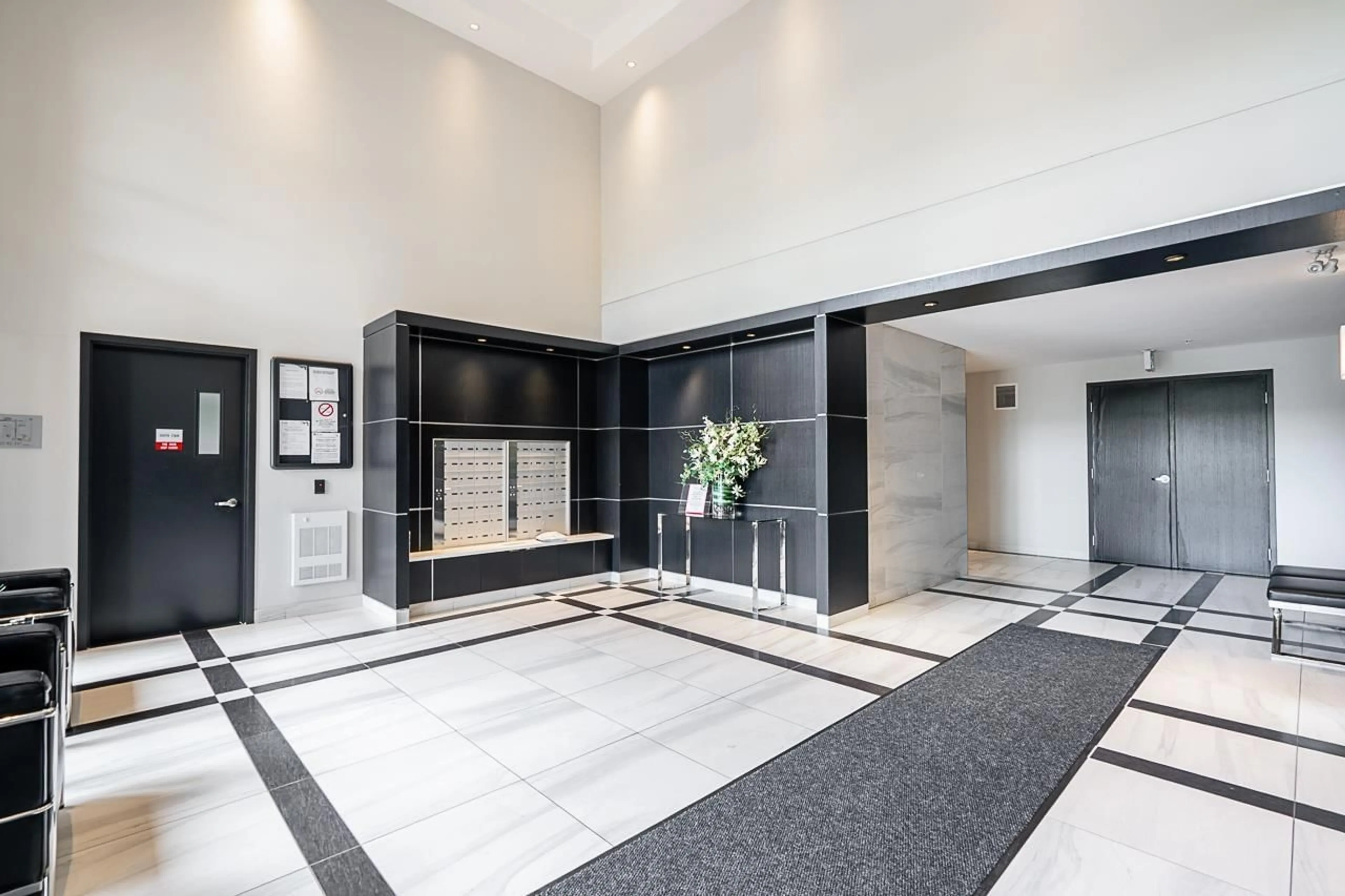 Lobby for 309 - 1975 154, Surrey British Columbia V4A4S2