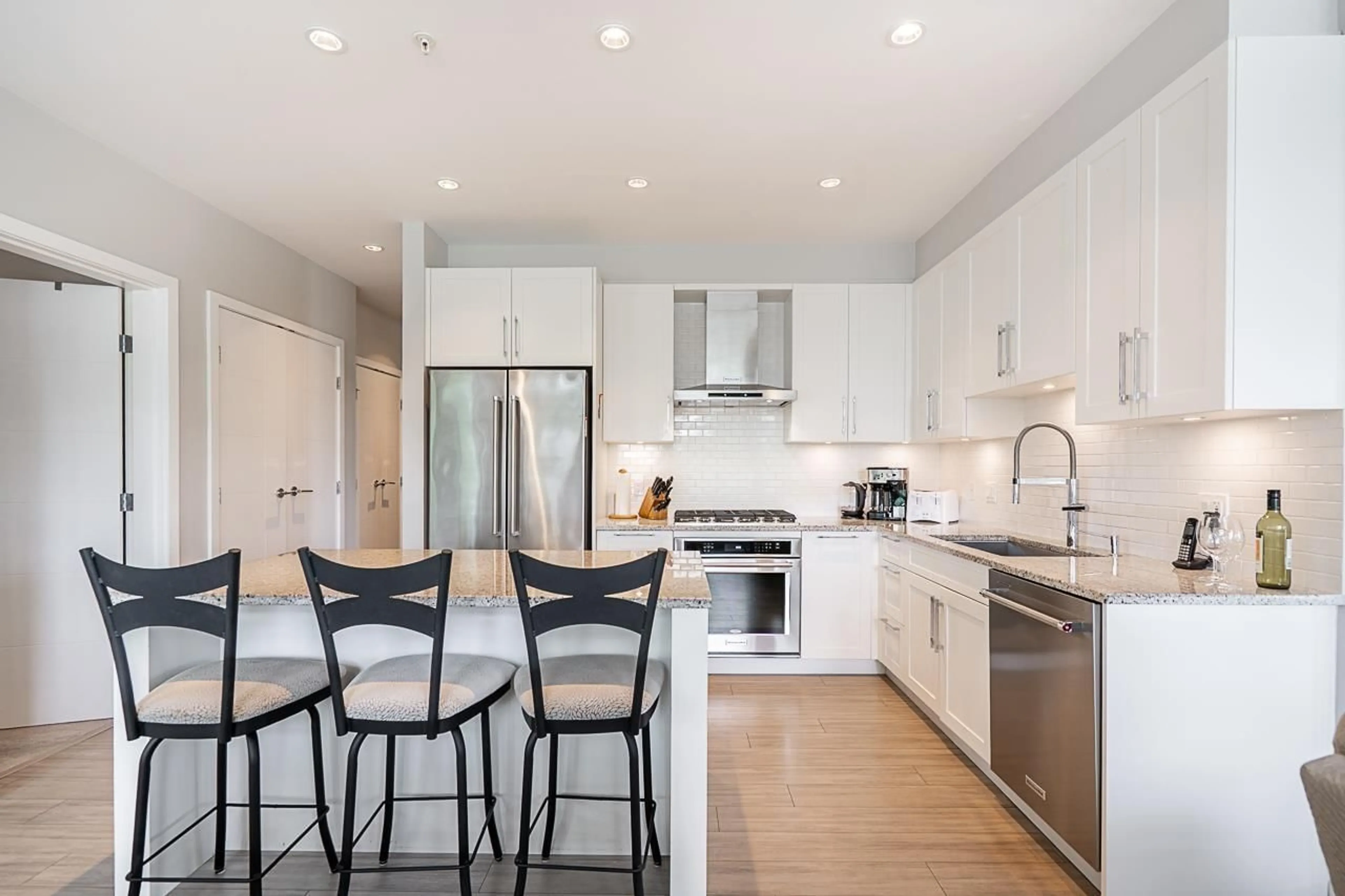 Contemporary kitchen, ceramic/tile floor for 309 - 1975 154, Surrey British Columbia V4A4S2