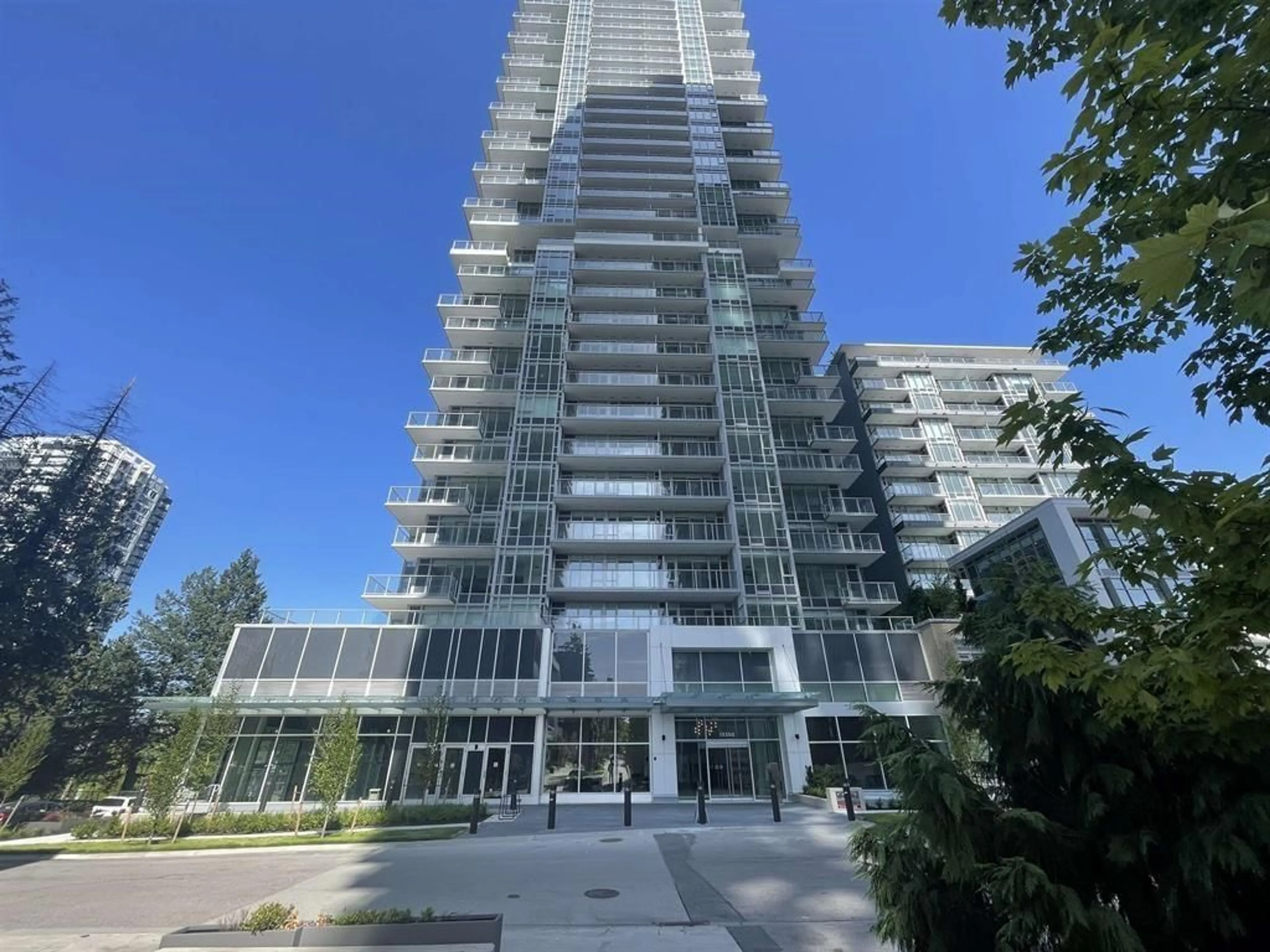 Indoor foyer for 509 - 13350 CENTRAL, Surrey British Columbia V3T0S1