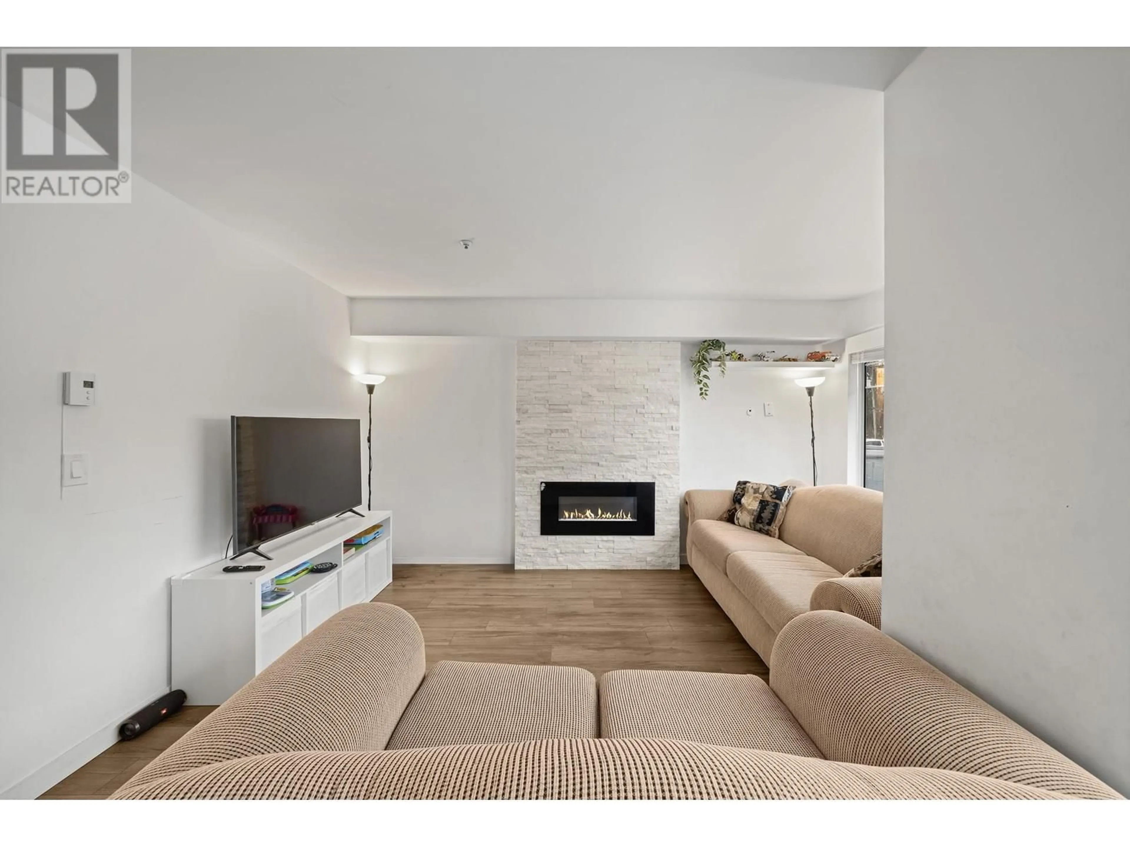 Living room with furniture, unknown for 201 - 11671 FRASER STREET, Maple Ridge British Columbia V2X6C4