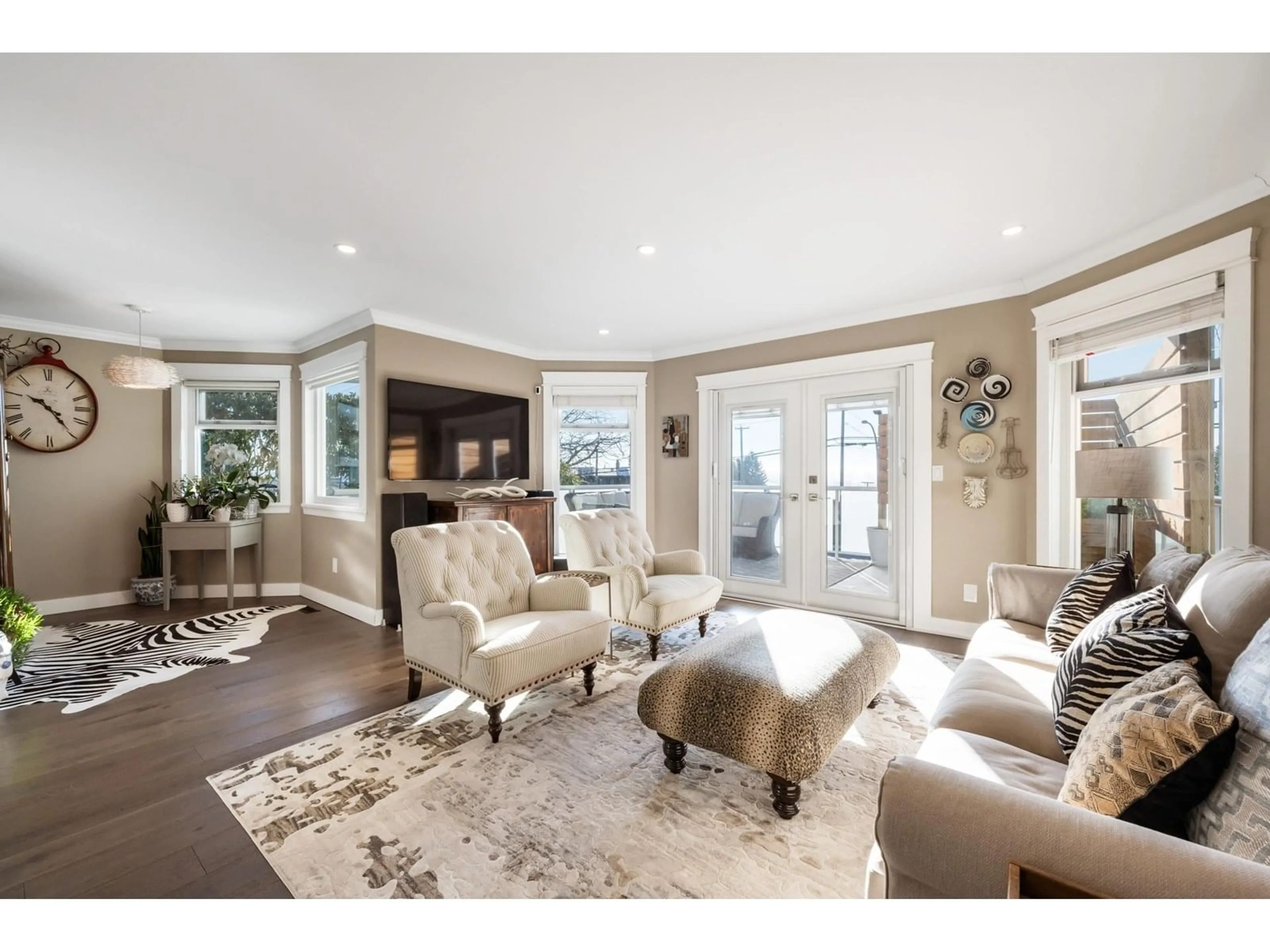 Living room with furniture, unknown for 1203 FINLAY, White Rock British Columbia V4B5H5
