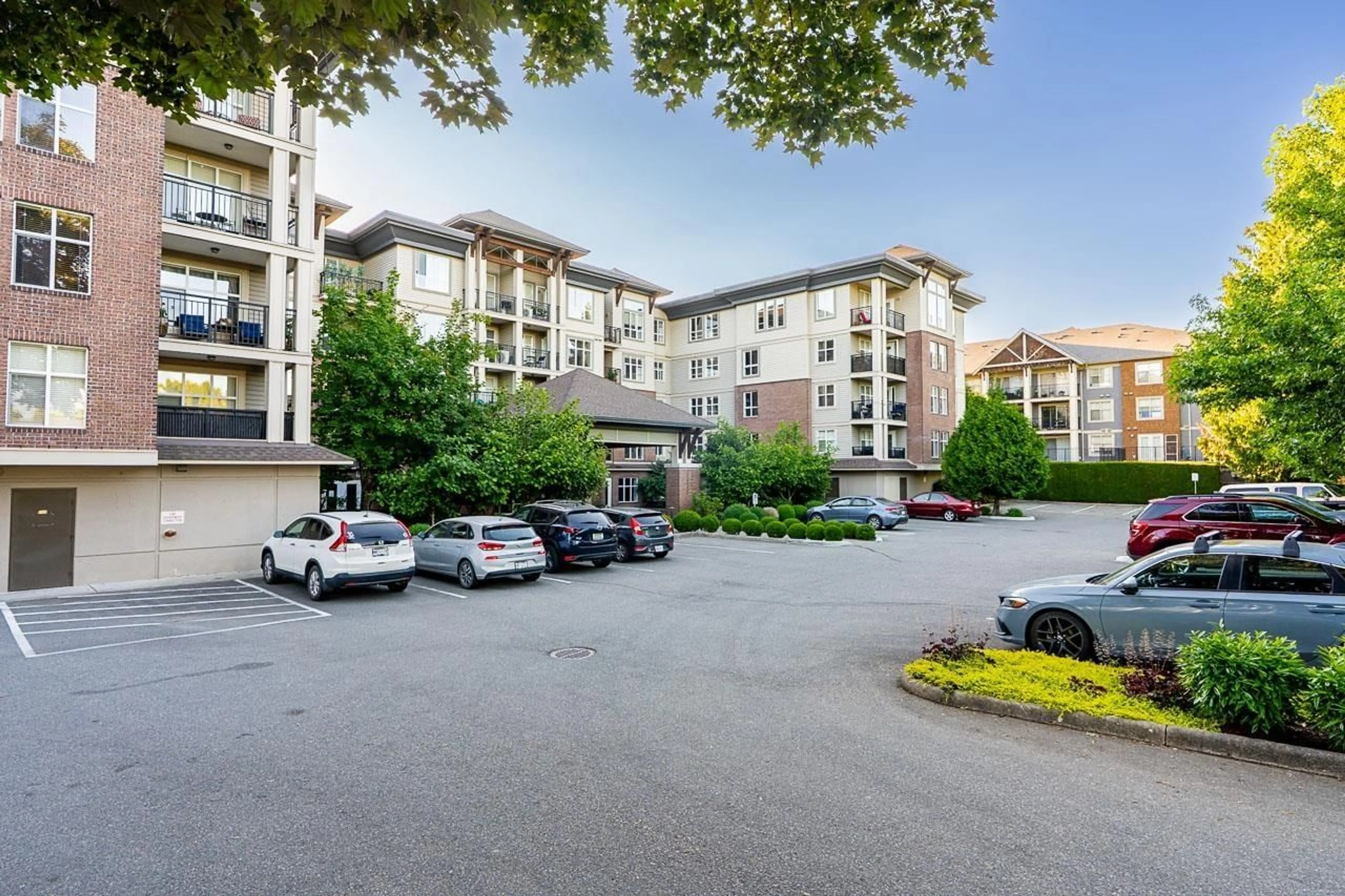 A pic from outside/outdoor area/front of a property/back of a property/a pic from drone, unknown for 315 - 8955 EDWARD STREET, Chilliwack British Columbia V2P4E2