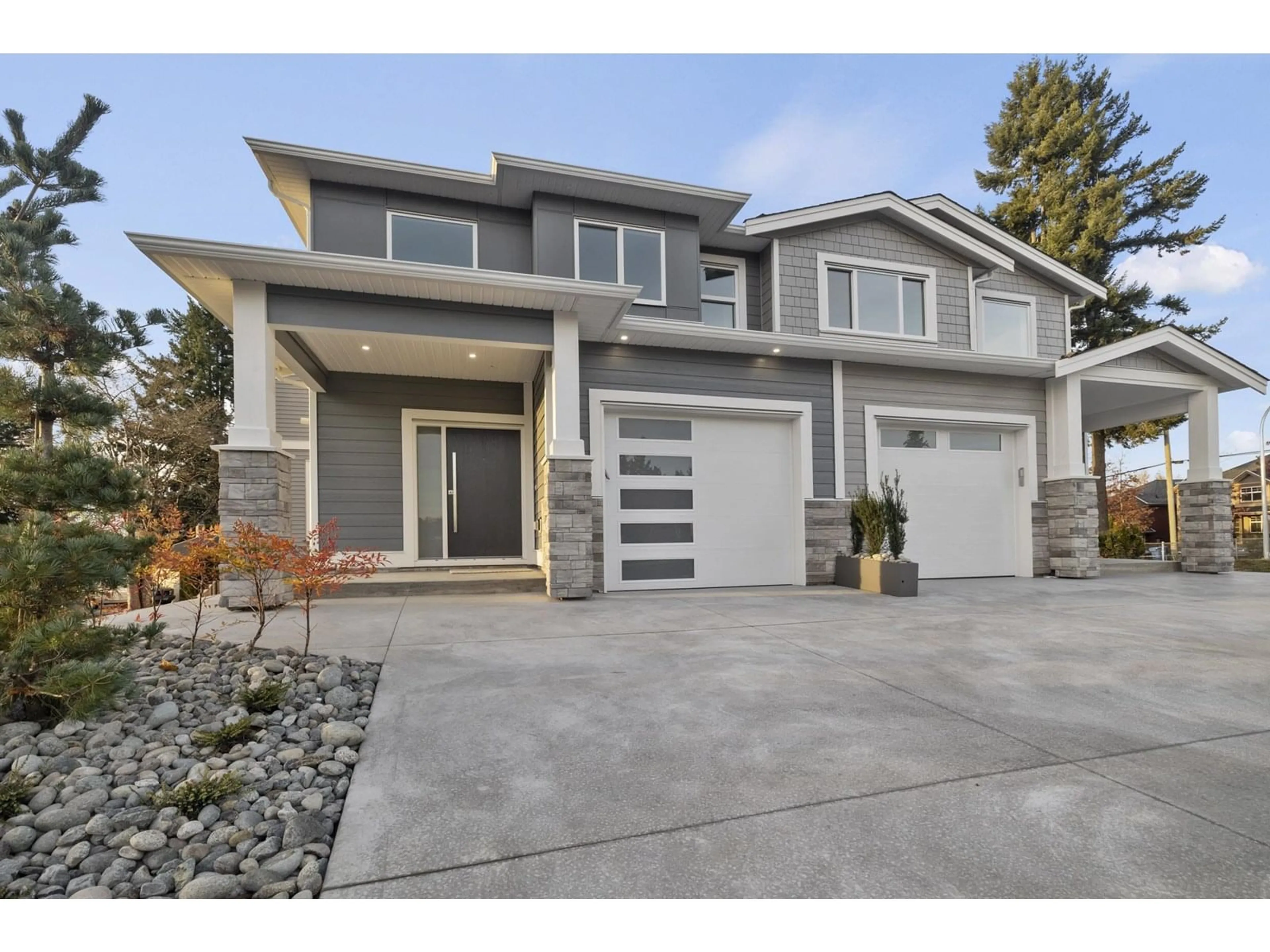 Home with vinyl exterior material, street for 2811 PLATFORM, Abbotsford British Columbia V4X0B8