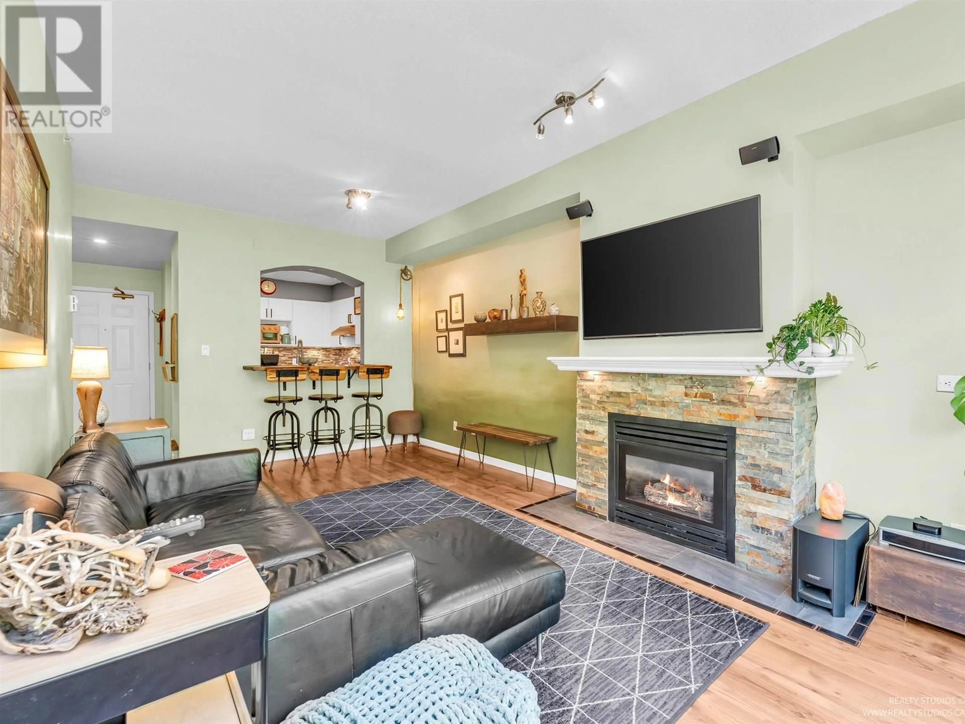 Living room with furniture, unknown for 514 - 3600 WINDCREST DRIVE, North Vancouver British Columbia V7G2S5