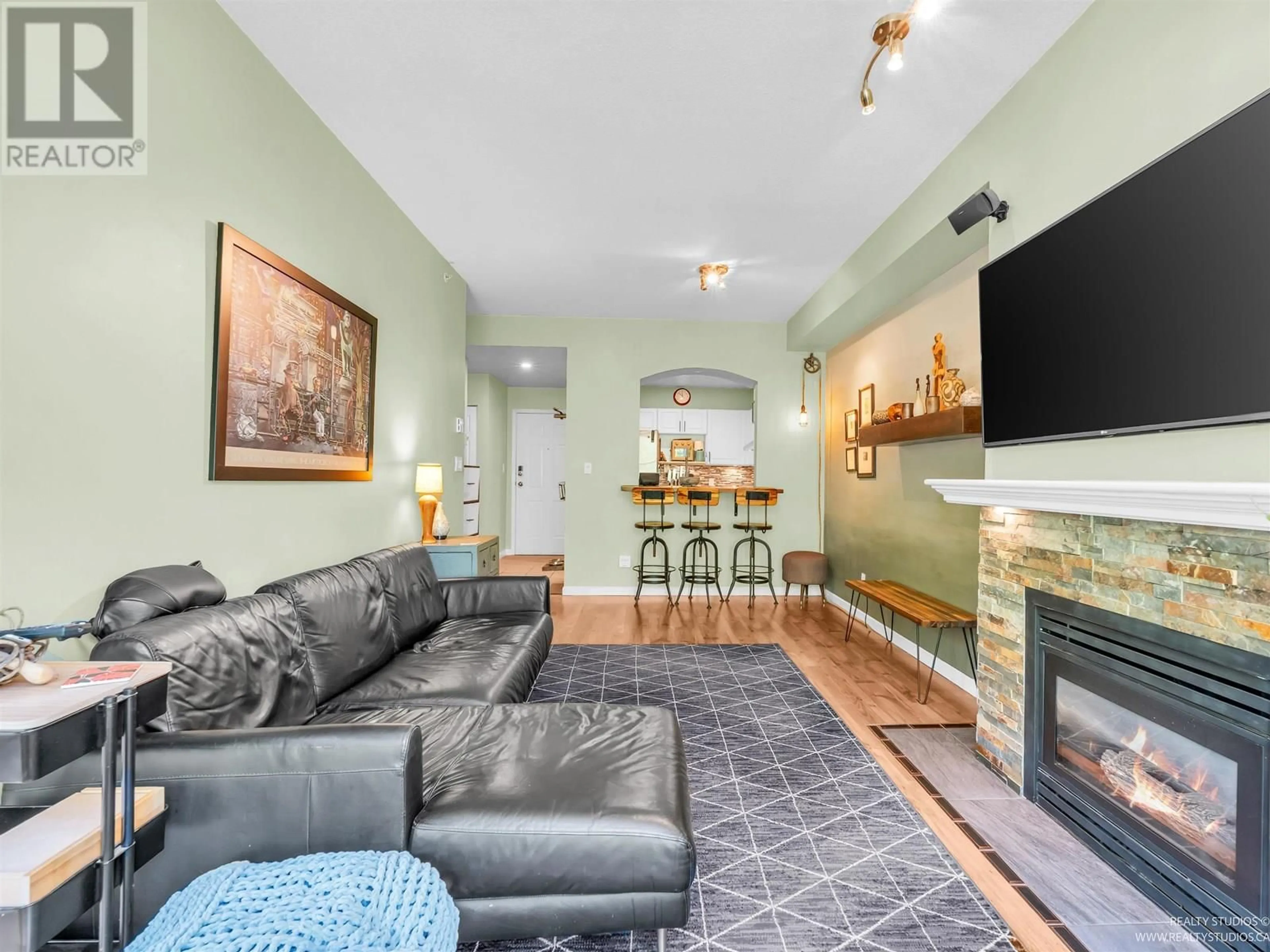 Living room with furniture, unknown for 514 - 3600 WINDCREST DRIVE, North Vancouver British Columbia V7G2S5