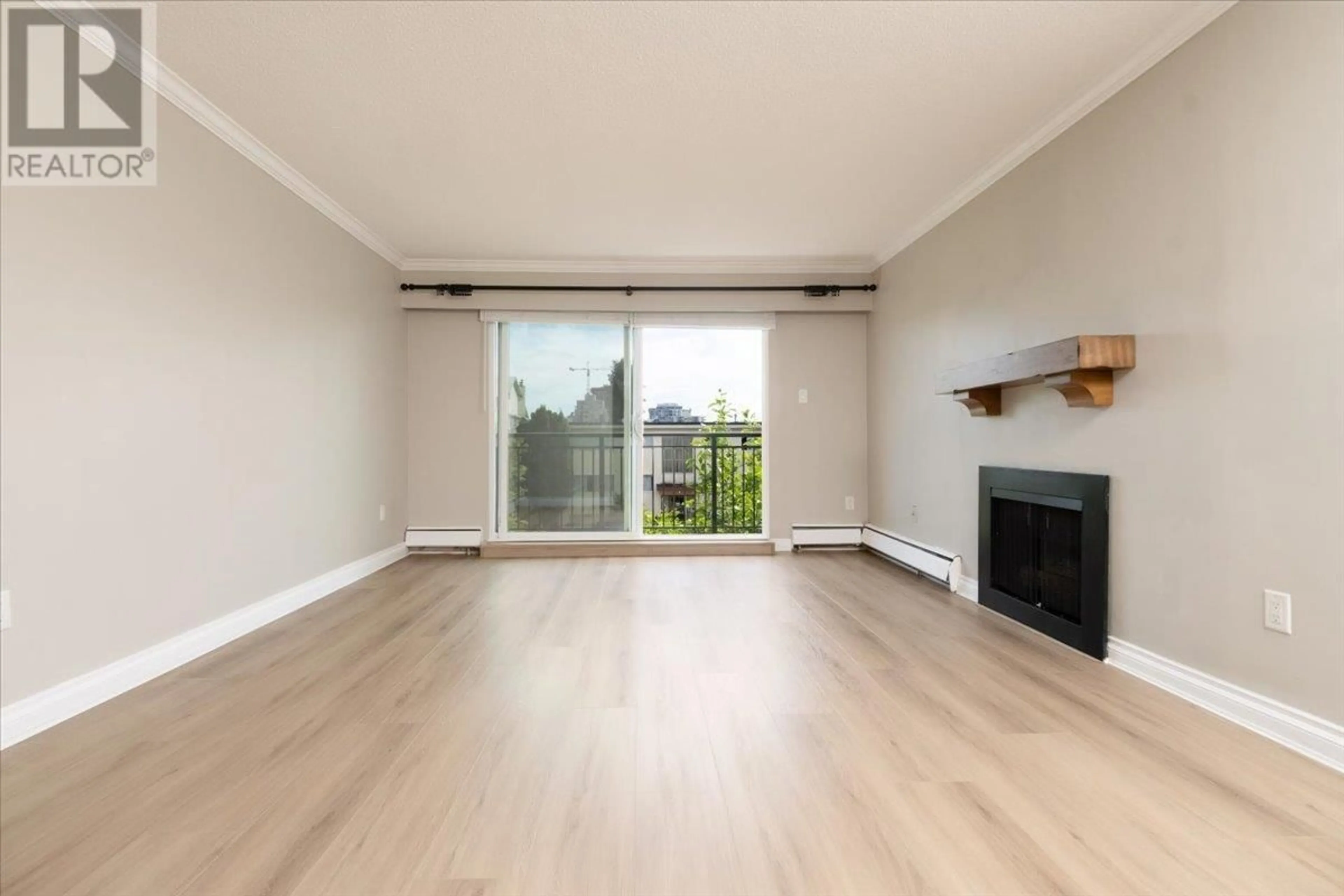 A pic of a room for 201 - 134 20TH STREET, North Vancouver British Columbia V7M1Y4