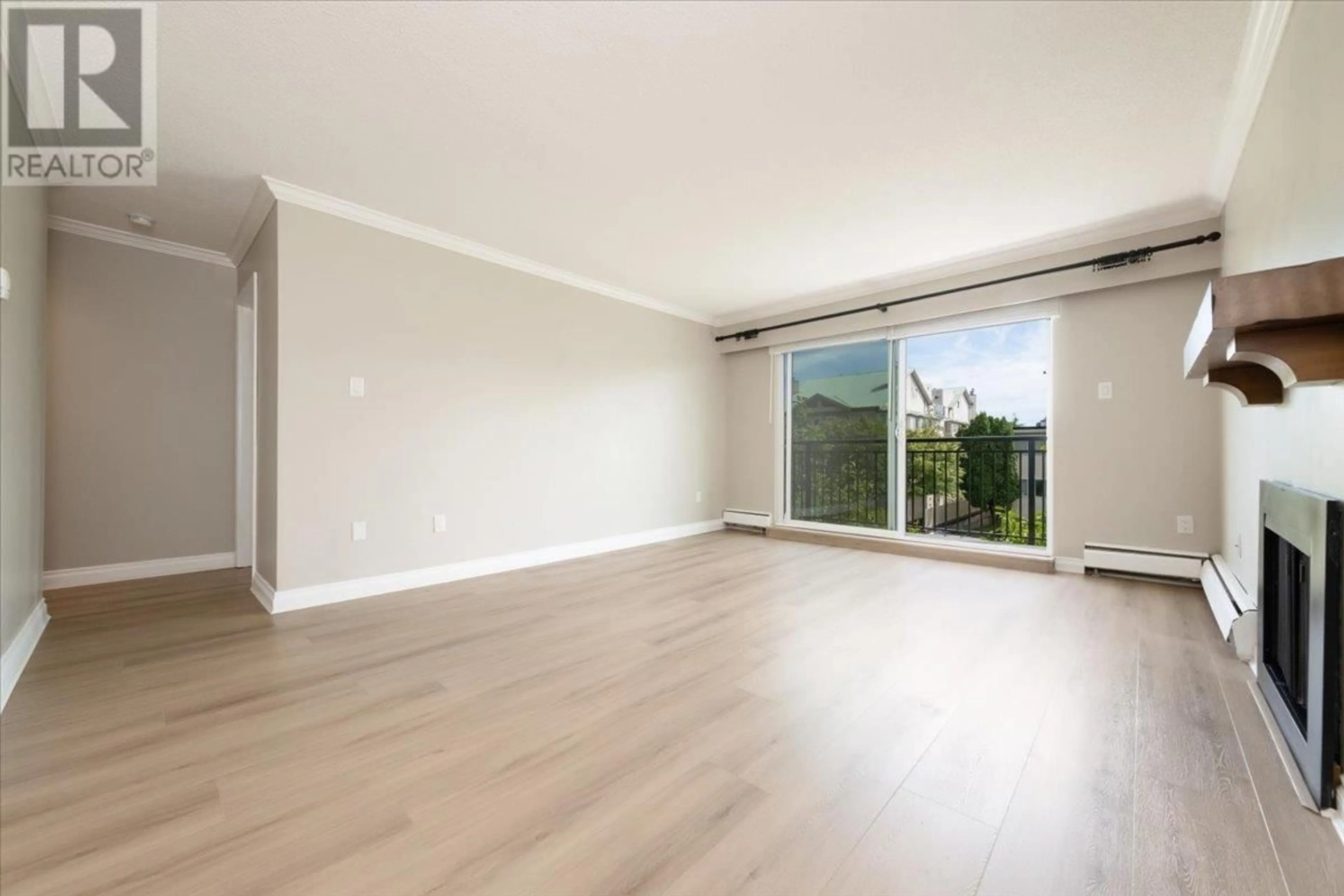 A pic of a room for 201 - 134 20TH STREET, North Vancouver British Columbia V7M1Y4