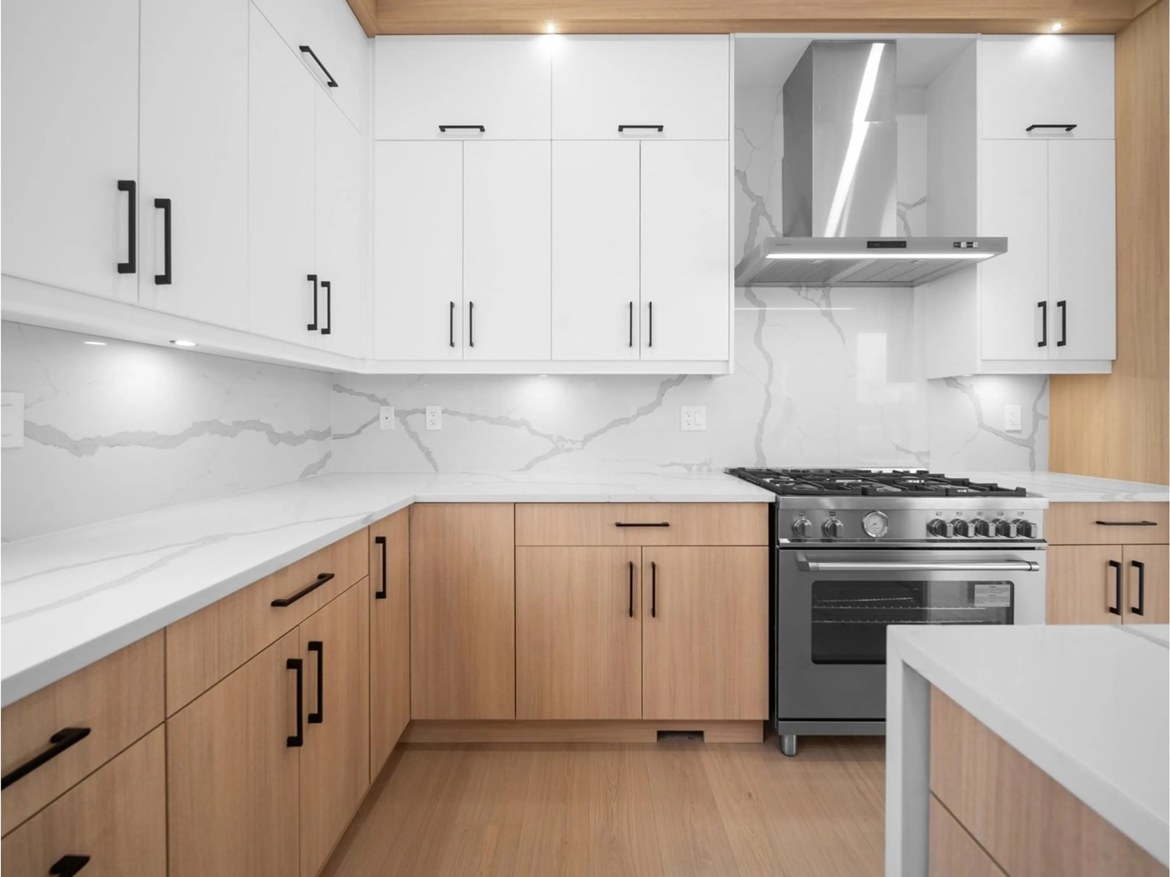Contemporary kitchen, ceramic/tile floor for 2807 PLATFORM, Abbotsford British Columbia V4X0A4
