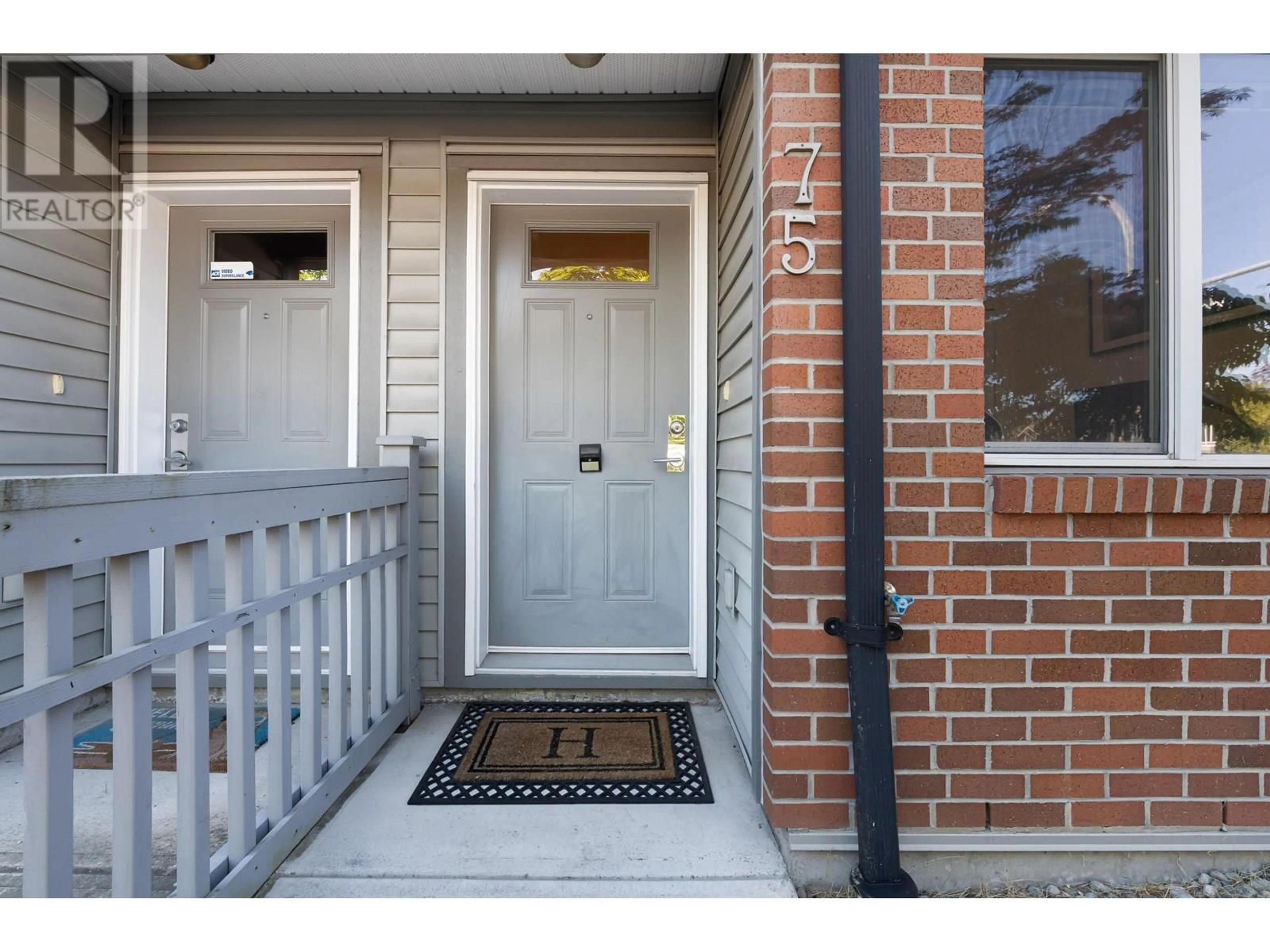 Indoor entryway for 75 - 9566 TOMICKI AVENUE, Richmond British Columbia V6X0E6