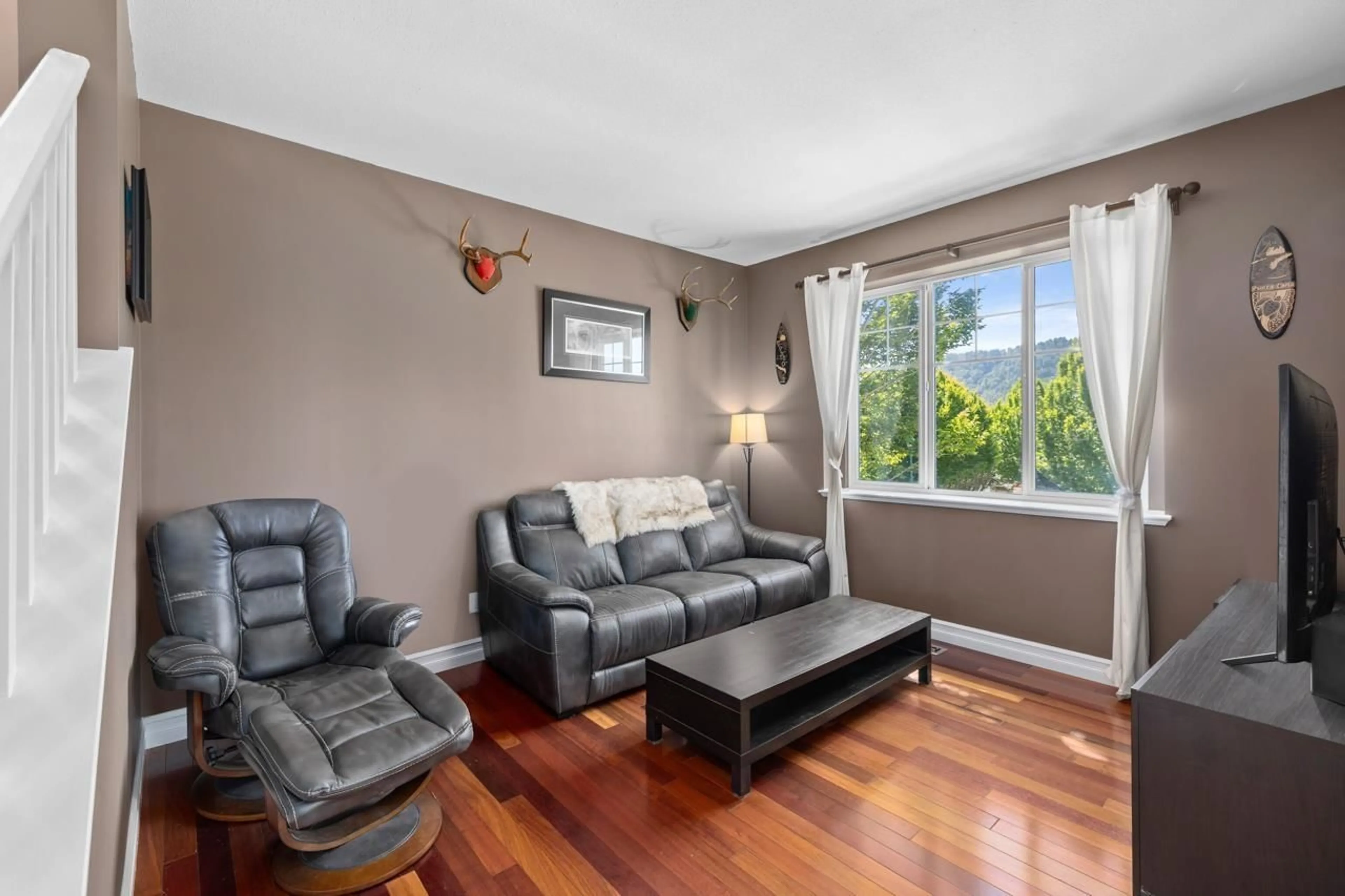Living room with furniture, wood/laminate floor for 36309 AUGUSTON SOUTH, Abbotsford British Columbia V3G2Y7