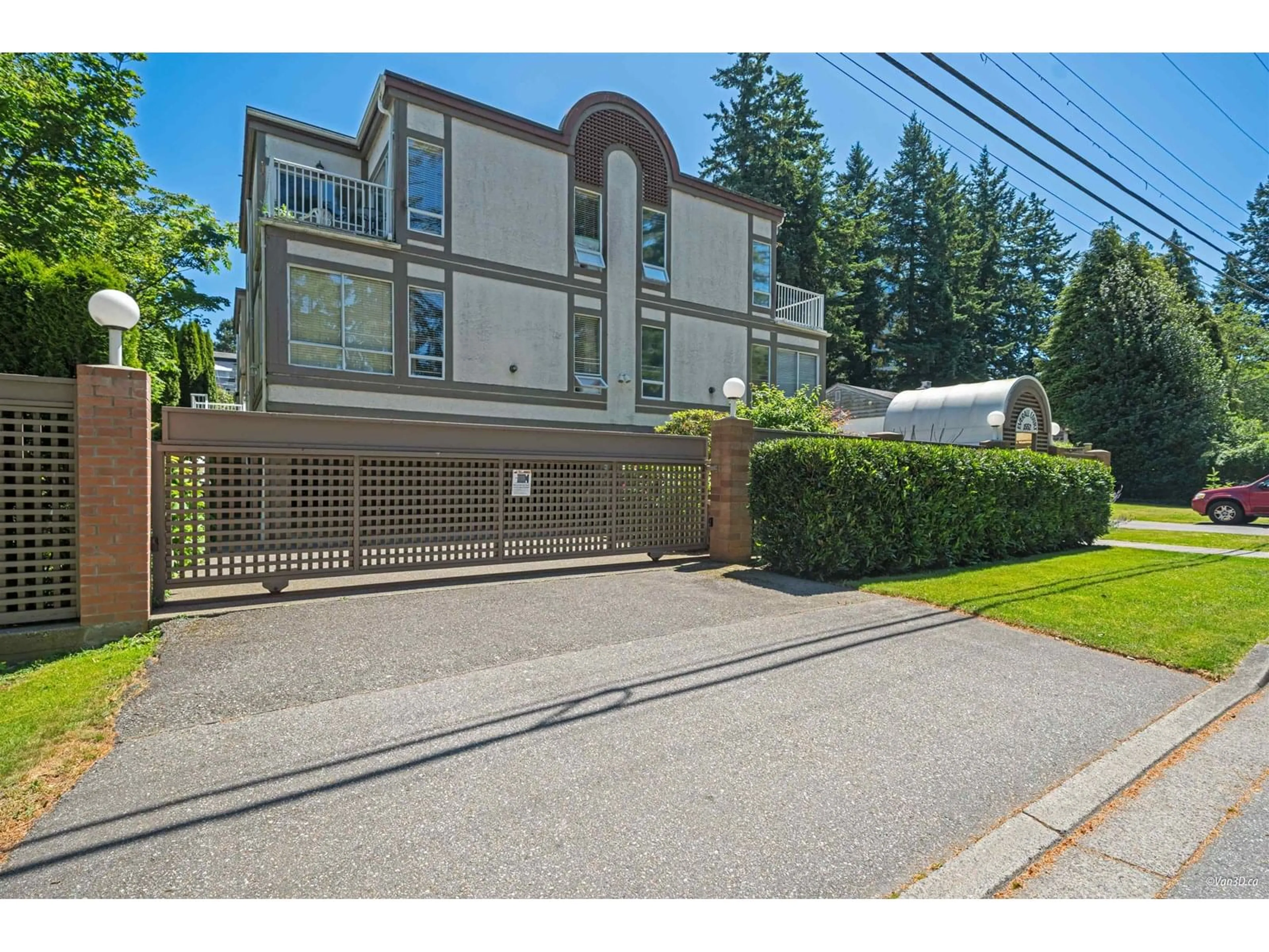 Unknown for 3 - 1552 EVERALL, White Rock British Columbia V4B3S8