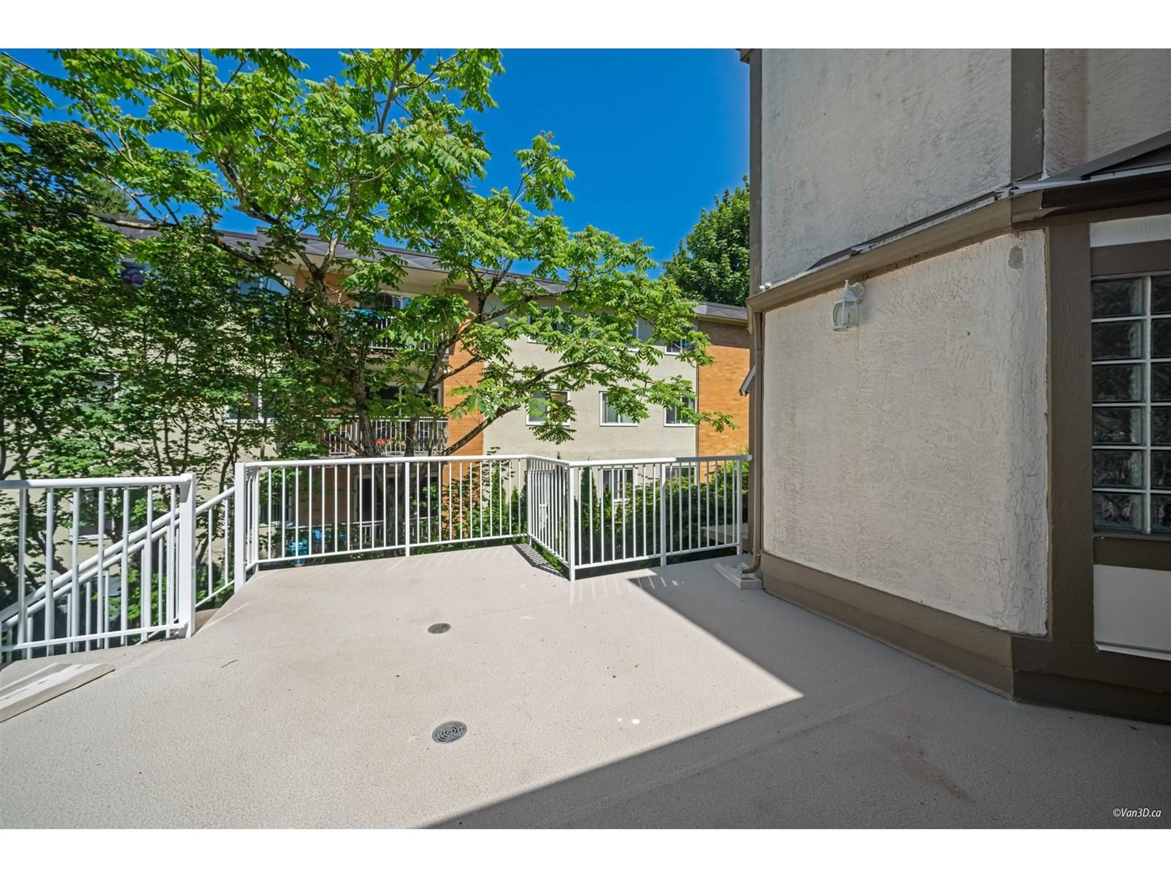 Patio, street for 3 - 1552 EVERALL, White Rock British Columbia V4B3S8