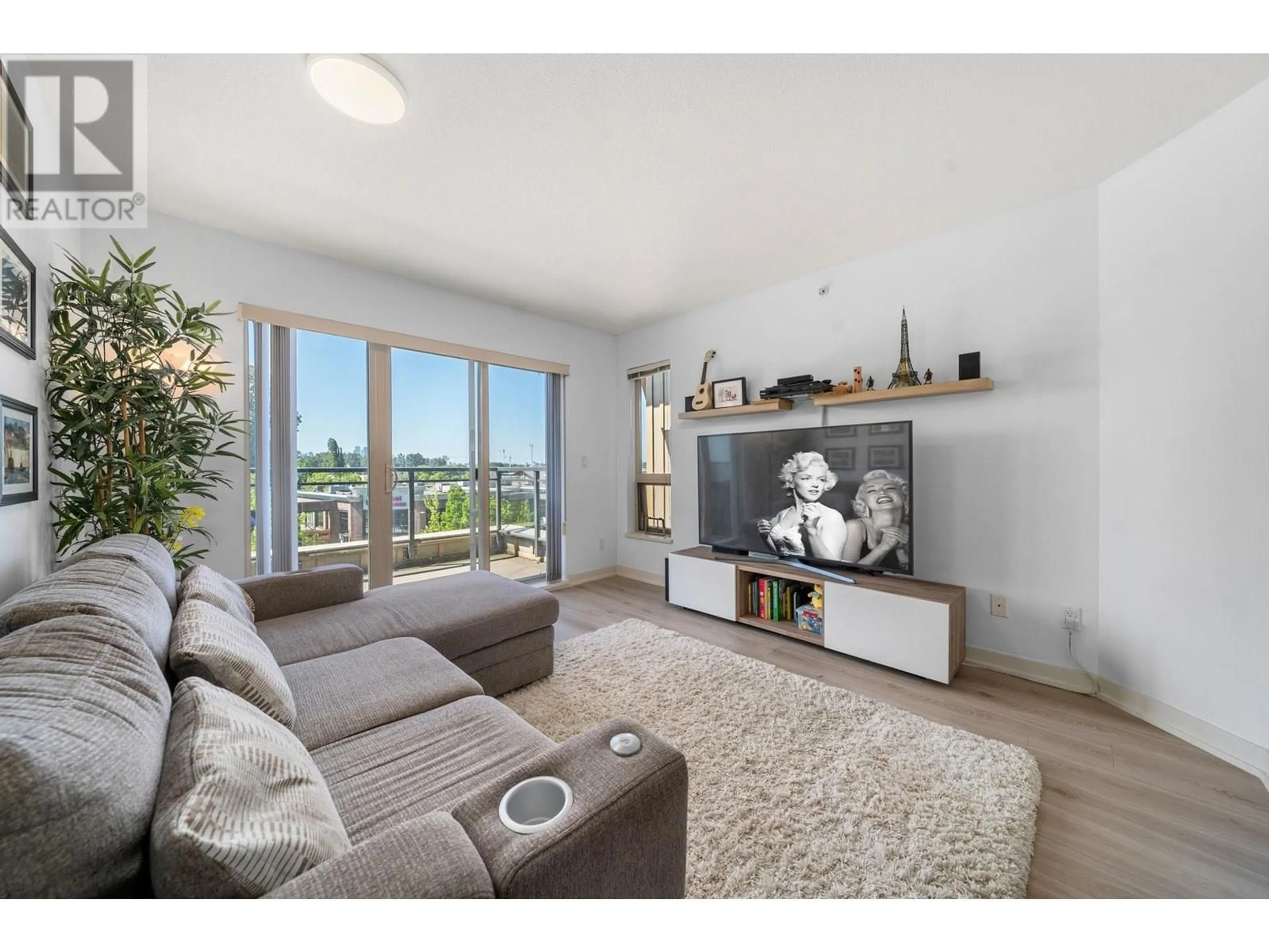 Living room with furniture, unknown for 416 - 1633 MACKAY AVENUE, North Vancouver British Columbia V7P0A2