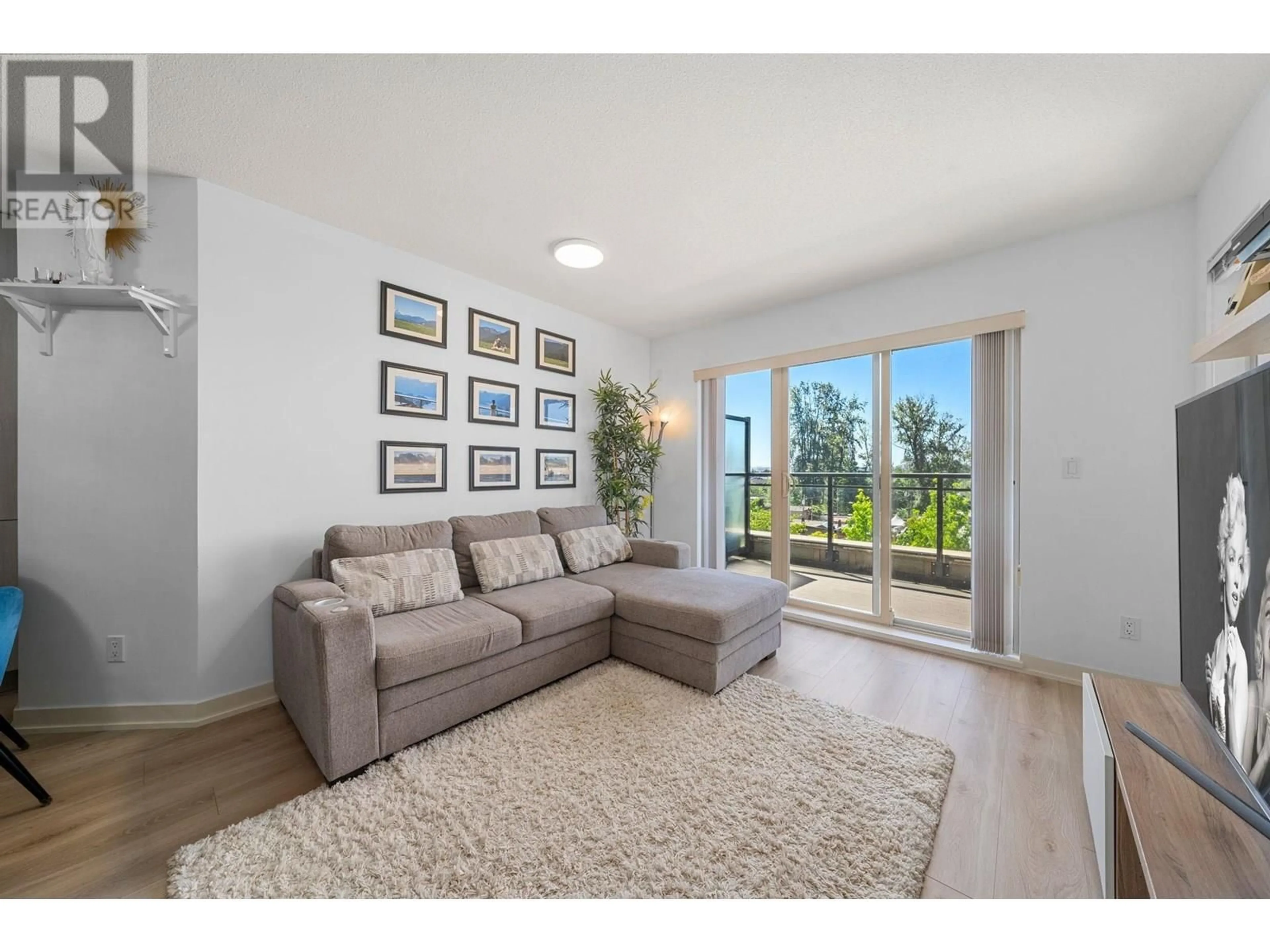 Living room with furniture, unknown for 416 - 1633 MACKAY AVENUE, North Vancouver British Columbia V7P0A2