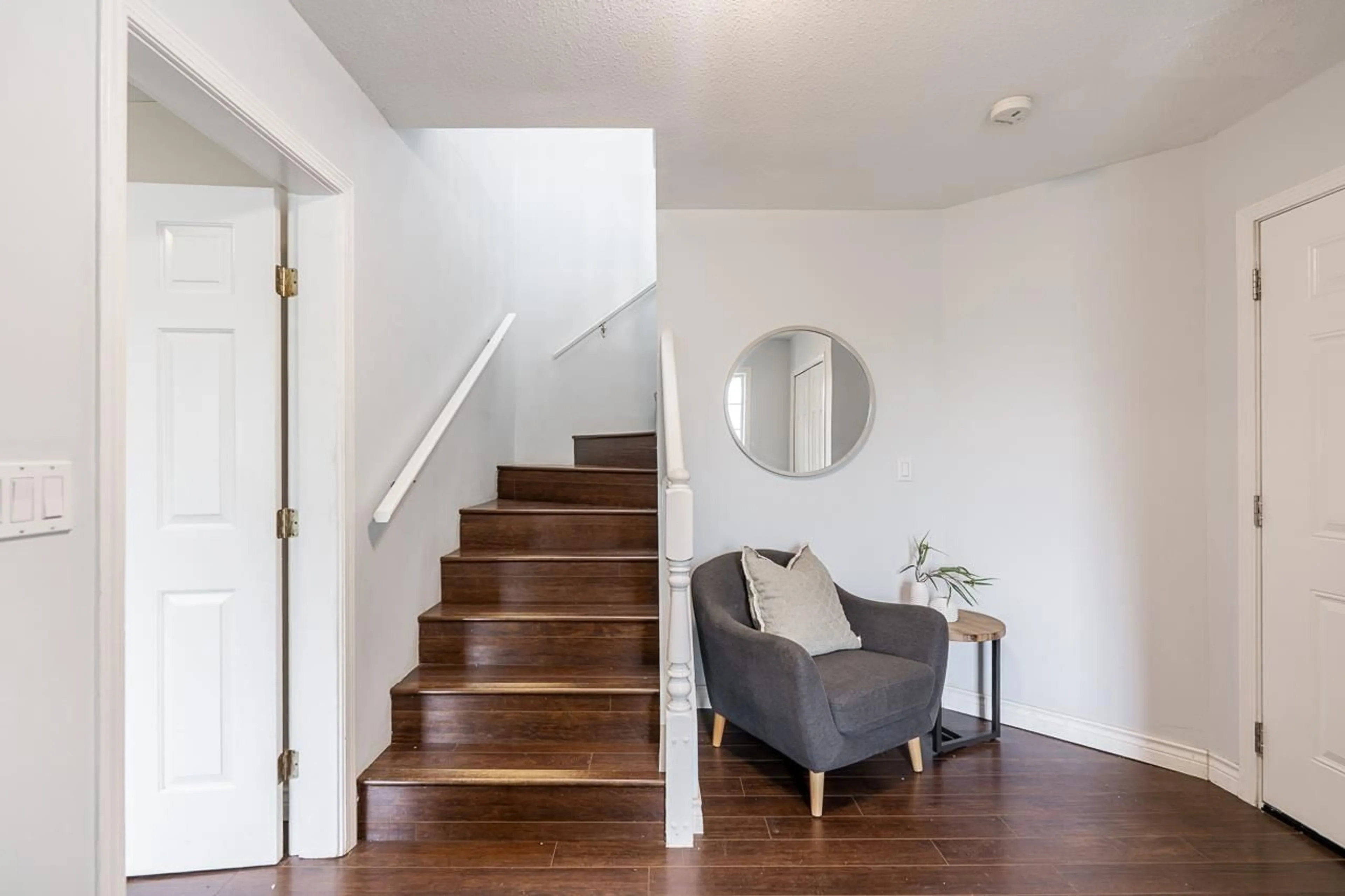 Indoor entryway for 33194 EASTVIEW, Abbotsford British Columbia V2S6W3