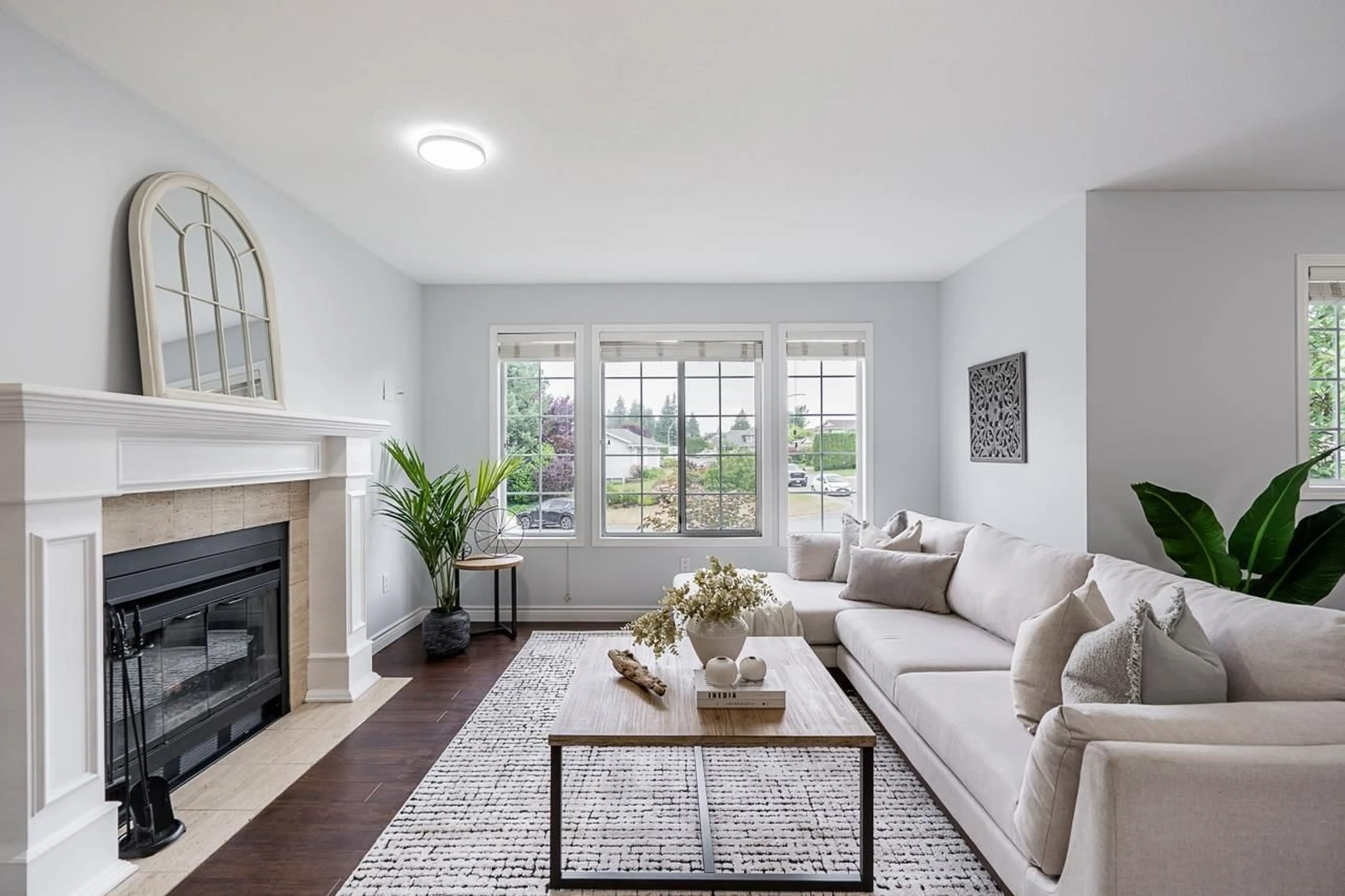 Living room with furniture, unknown for 33194 EASTVIEW, Abbotsford British Columbia V2S6W3