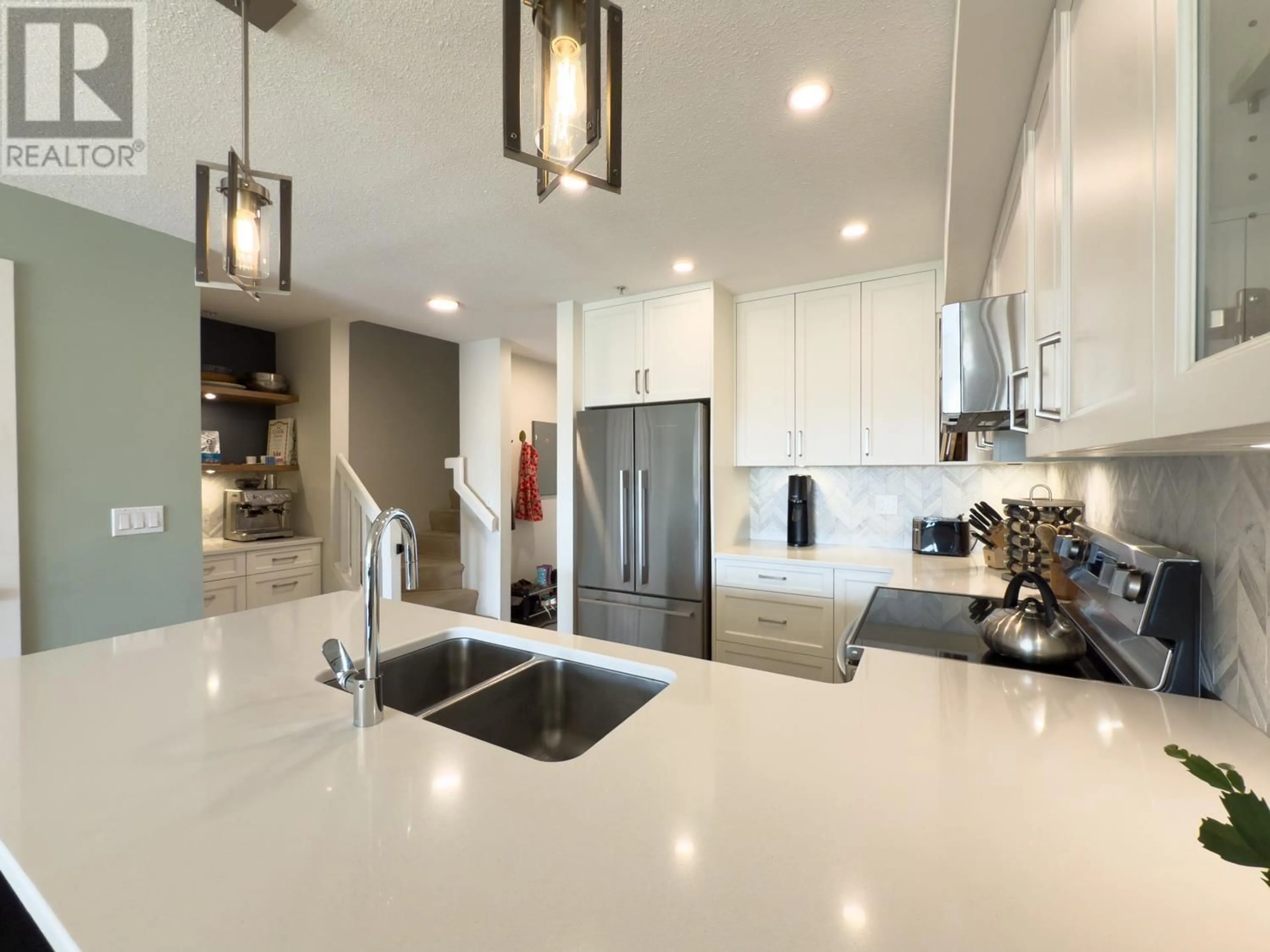 Contemporary kitchen, ceramic/tile floor for 306 - 1707 CHARLES STREET, Vancouver British Columbia V5L2T6
