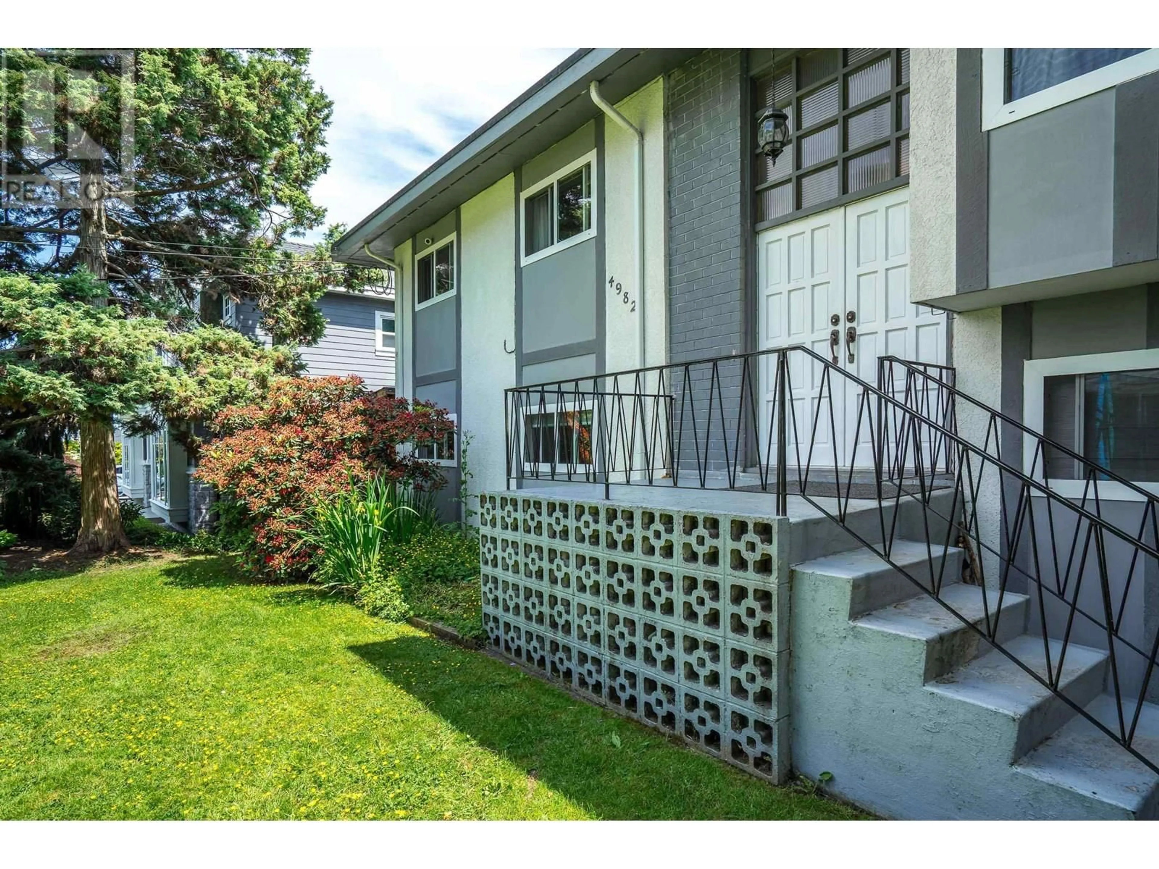 Home with vinyl exterior material, street for 4982 KADOTA DRIVE, Delta British Columbia V4M1X5