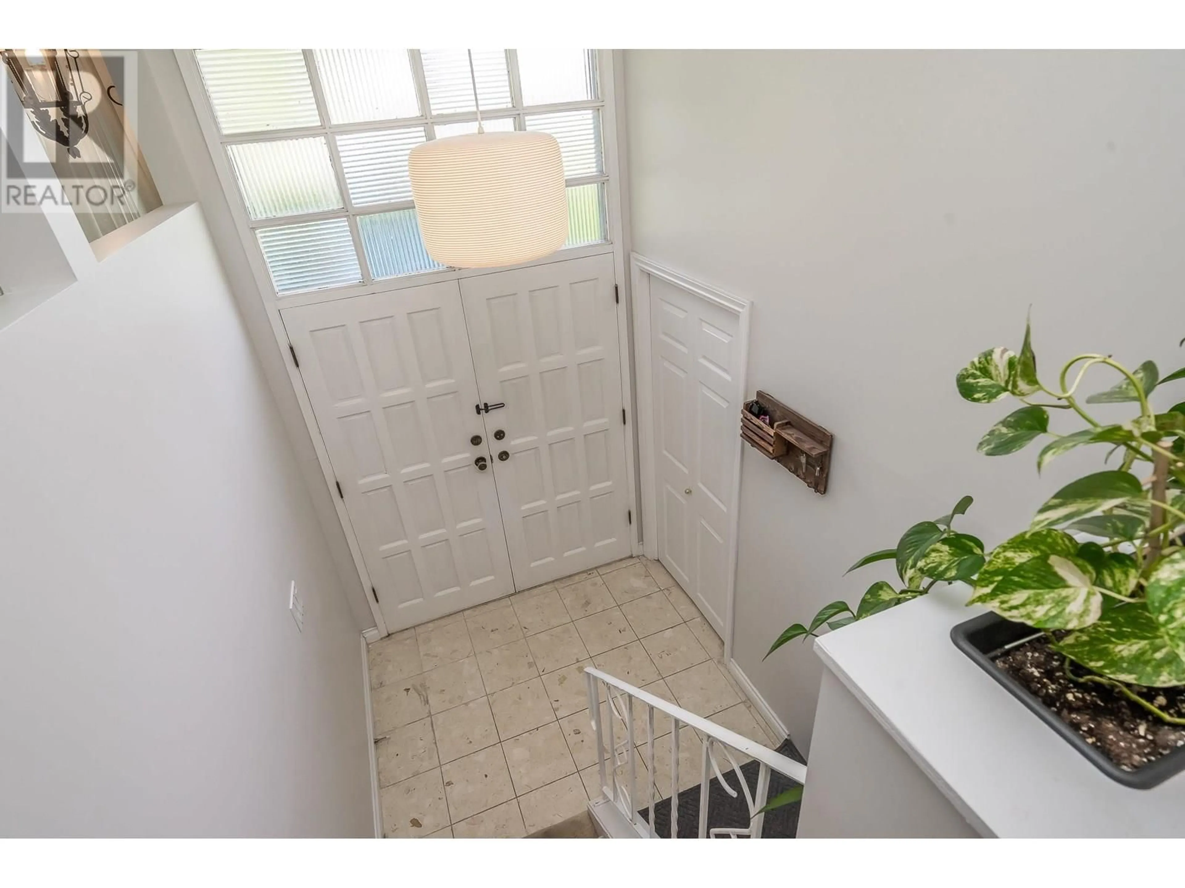 Indoor entryway for 4982 KADOTA DRIVE, Delta British Columbia V4M1X5