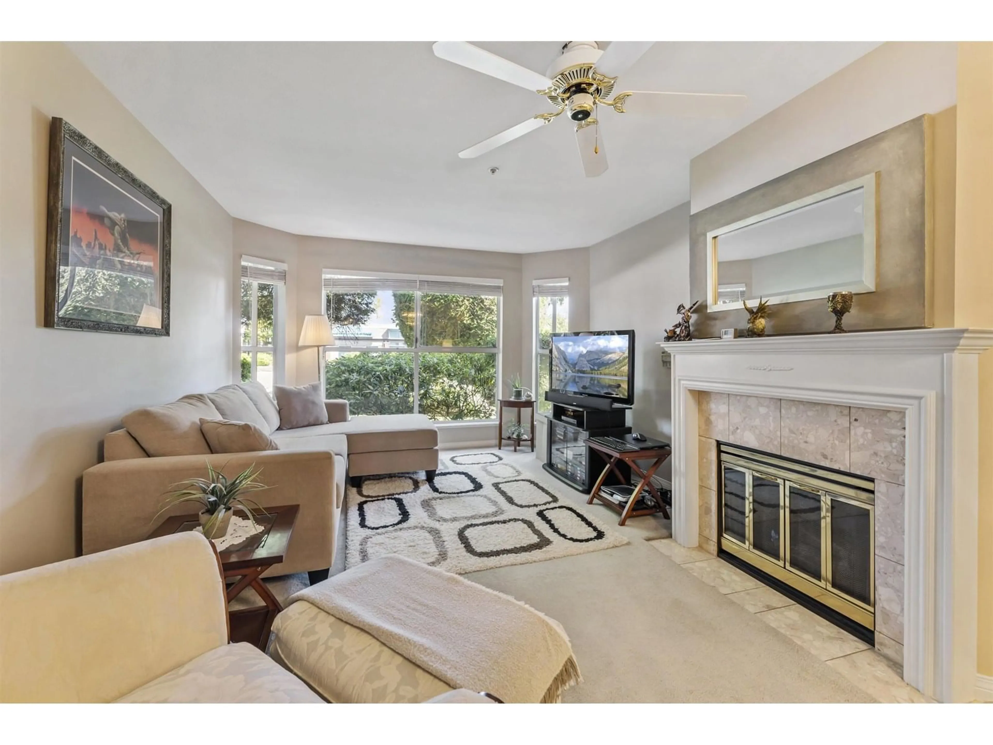 Living room with furniture, unknown for 110 - 7171 121, Surrey British Columbia V3W1G9