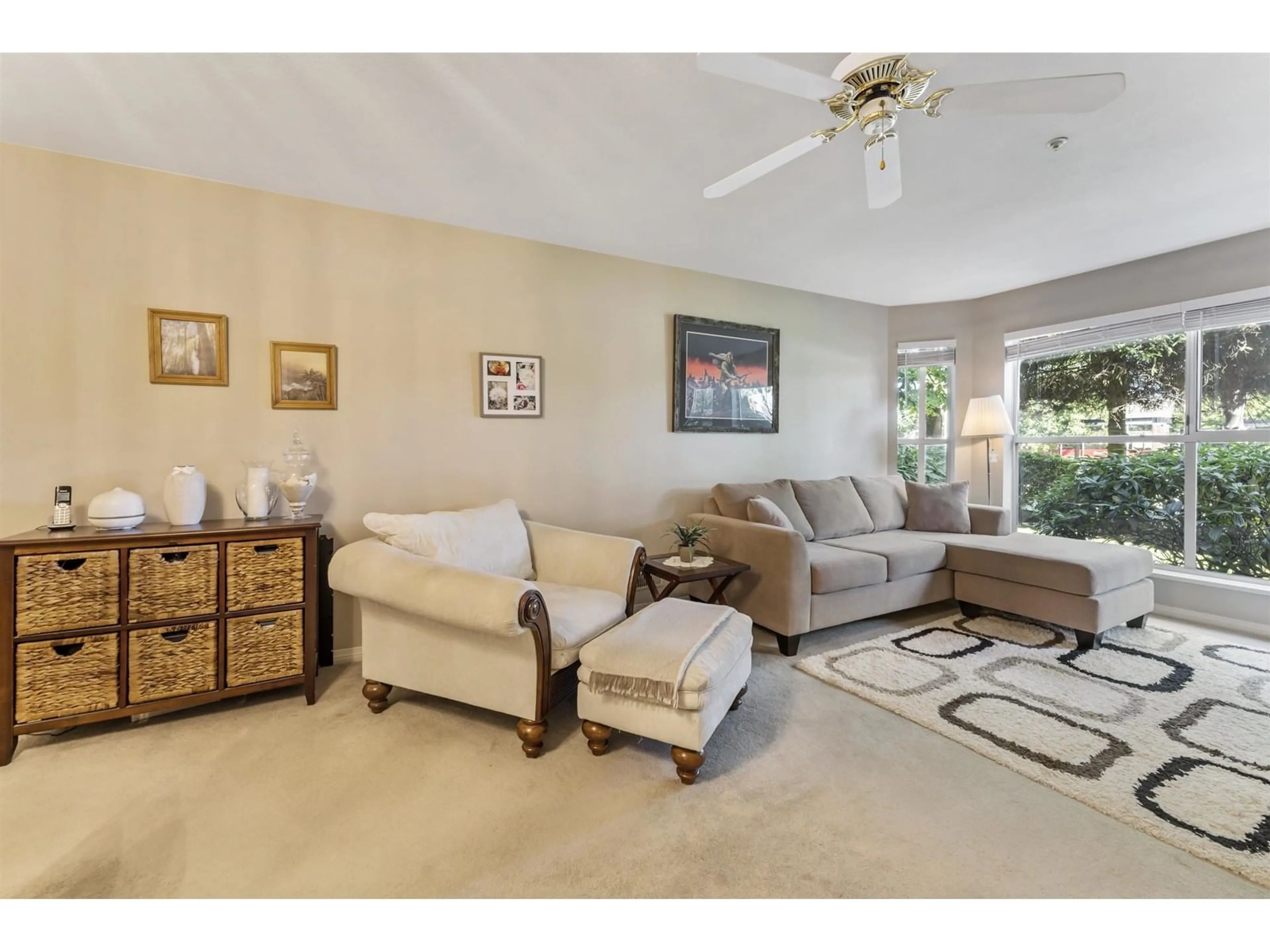 Living room with furniture, unknown for 110 - 7171 121, Surrey British Columbia V3W1G9