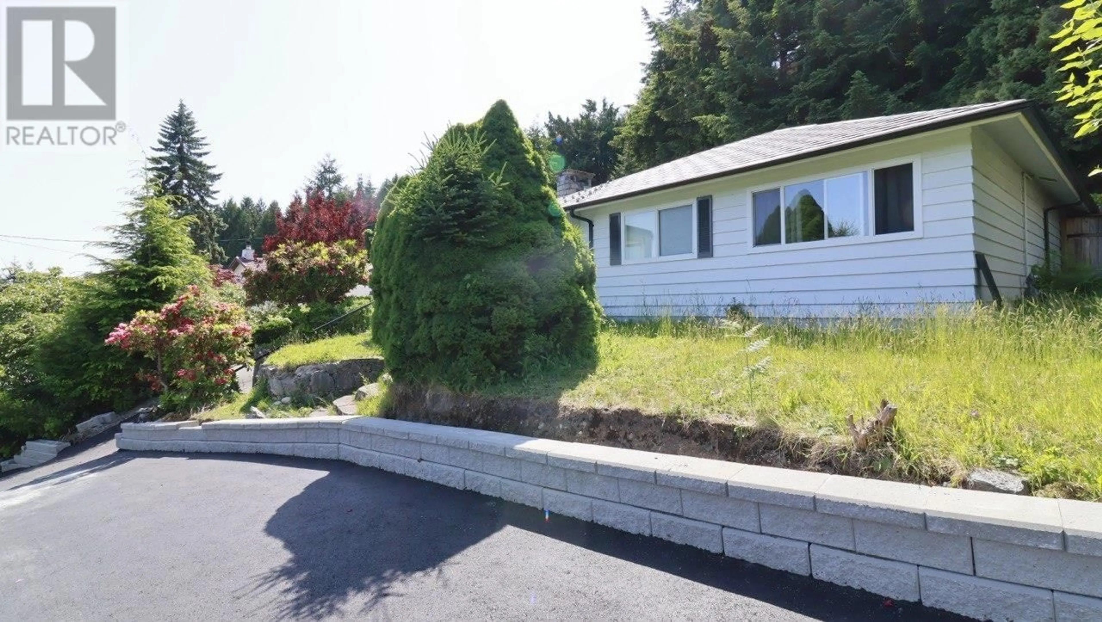 Home with vinyl exterior material, unknown for 567 ST. GILES ROAD, West Vancouver British Columbia V7S1L7