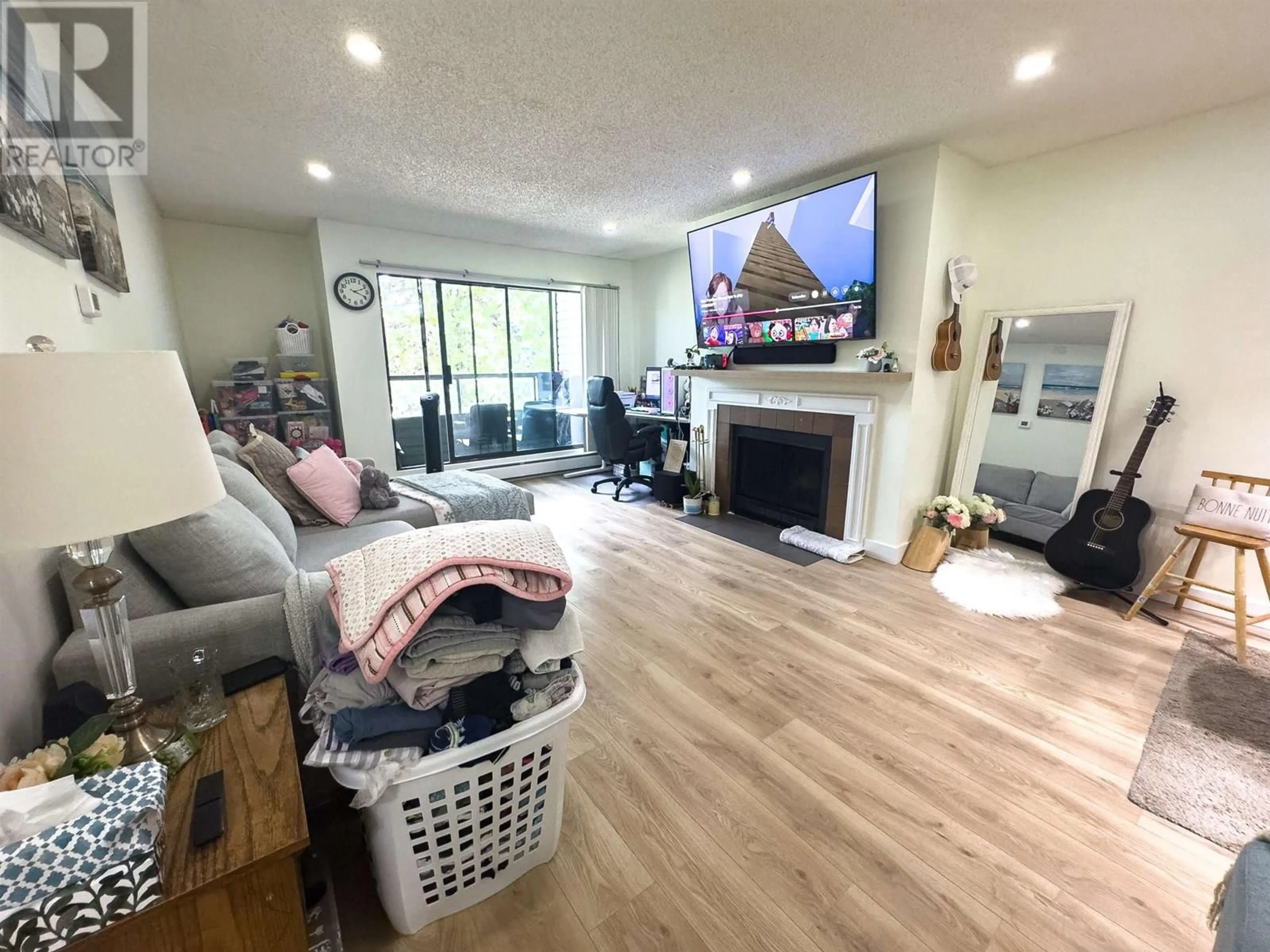 Living room with furniture, unknown for 204 - 8591 WESTMINSTER HIGHWAY, Richmond British Columbia V6X3E2