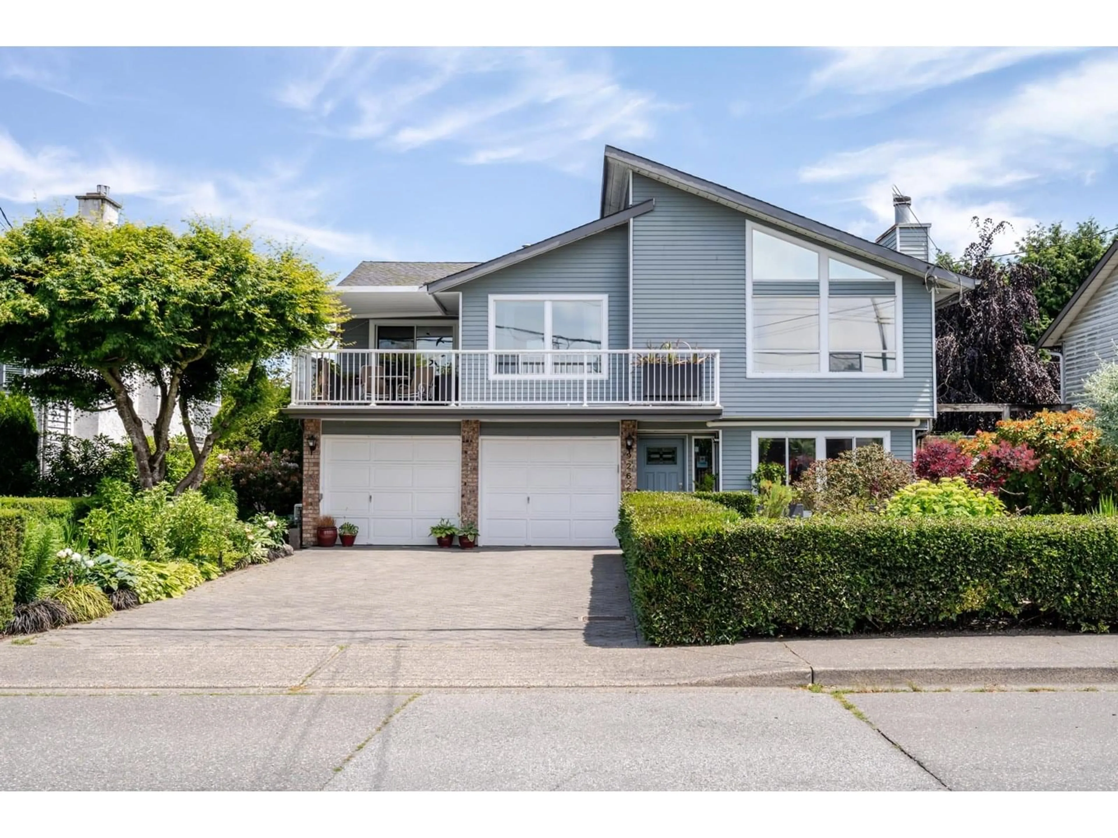 Home with vinyl exterior material, street for 9262 213, Langley British Columbia V1M1L2