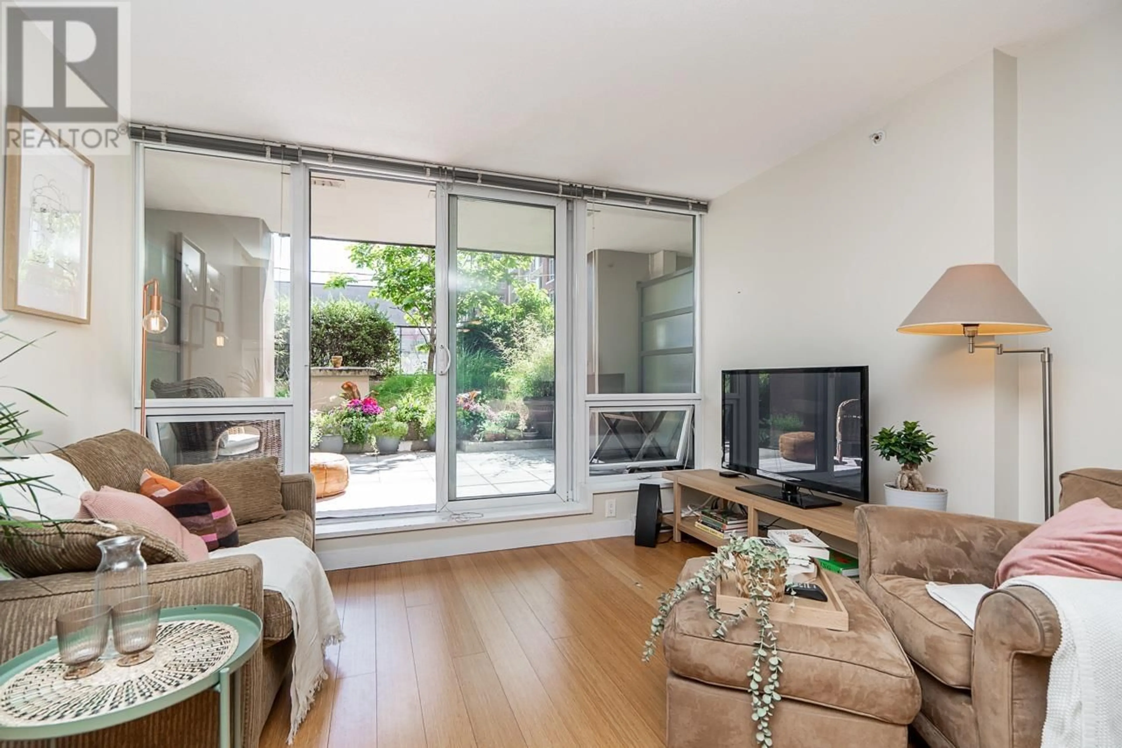 Living room with furniture, unknown for 209 - 718 MAIN STREET, Vancouver British Columbia V6A0B1