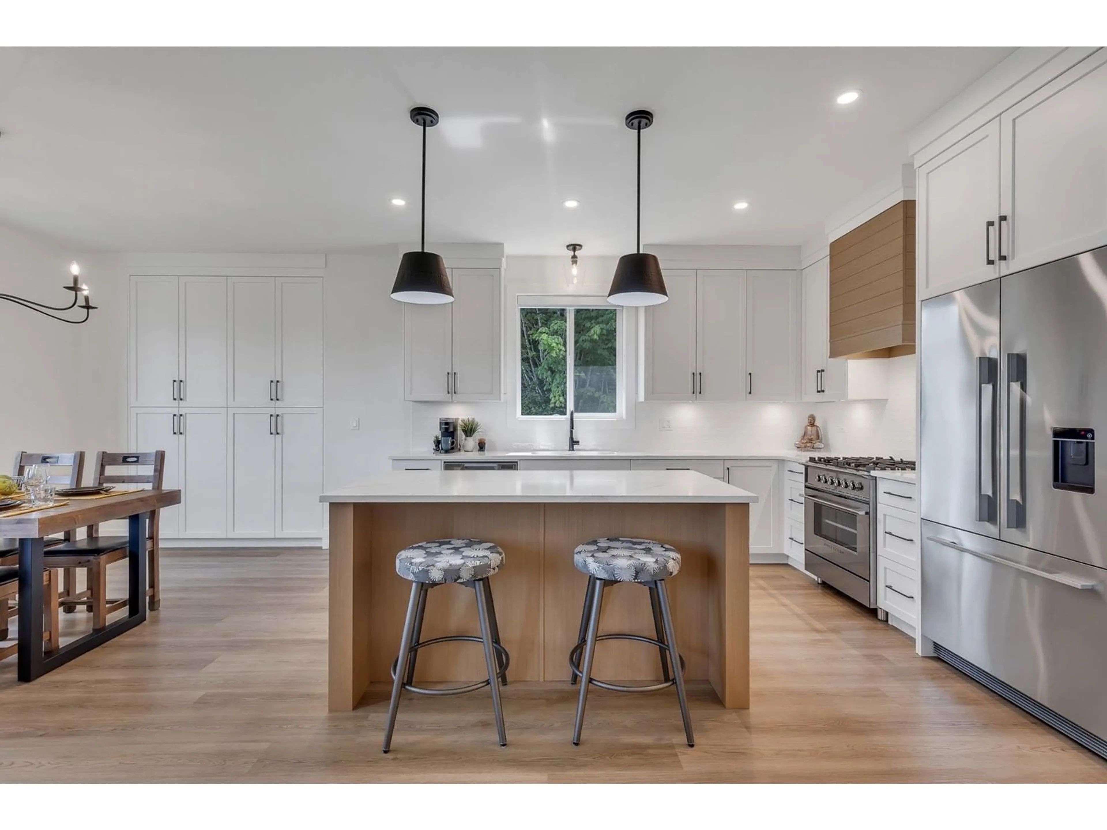Open concept kitchen, wood/laminate floor for 17 - 50778 LEDGESTONE PLACE, Chilliwack British Columbia V2P0E7